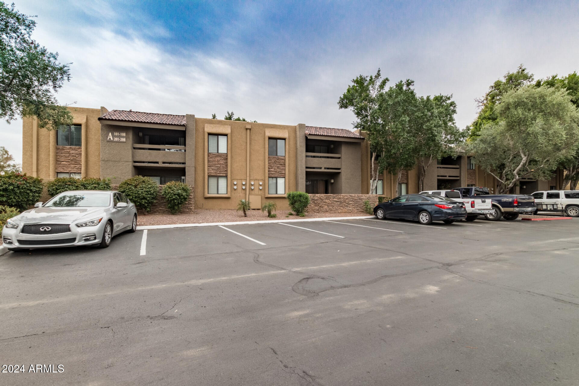 3825 E CAMELBACK Road 109