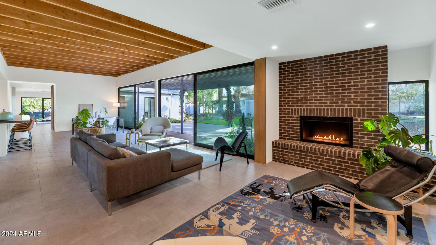 221 E 14TH Street