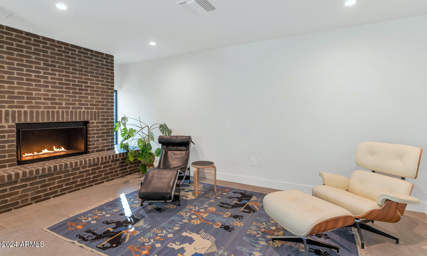 221 E 14TH Street