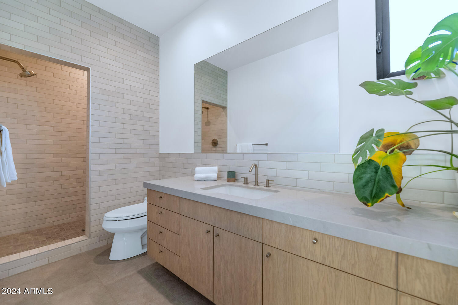 221 E 14TH Street