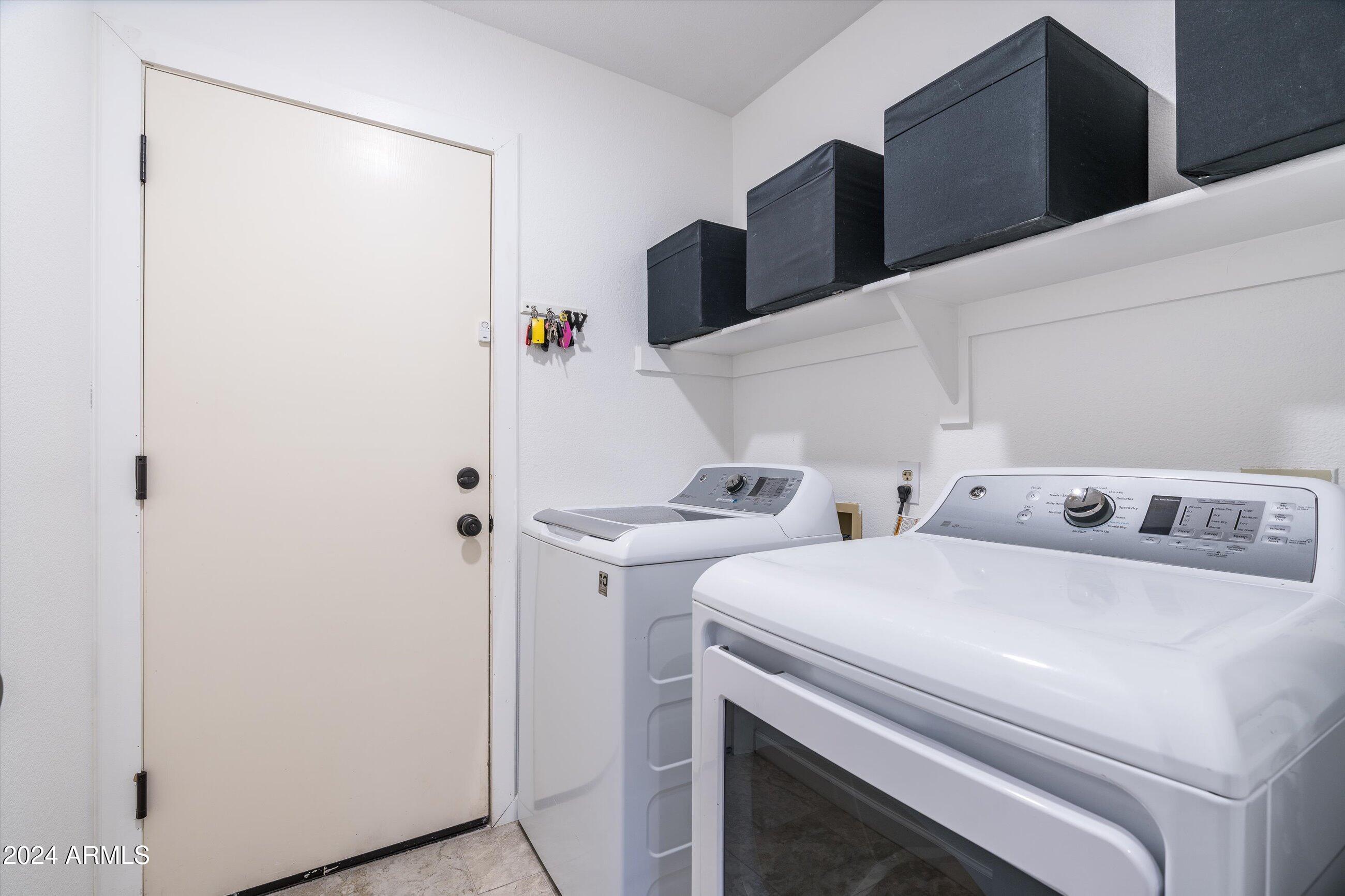 6522 E FOX Street
