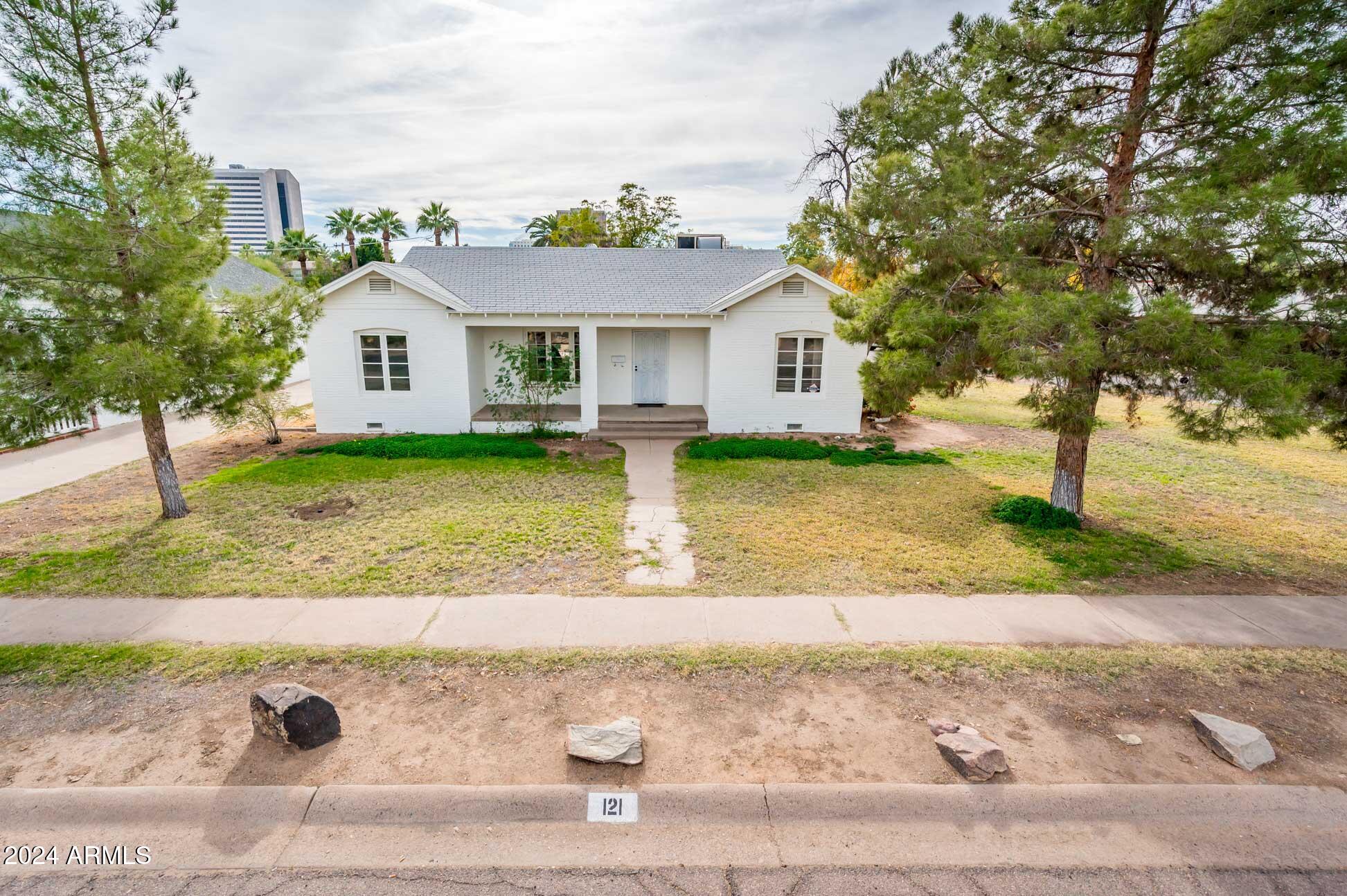 121 W Glenrosa Avenue