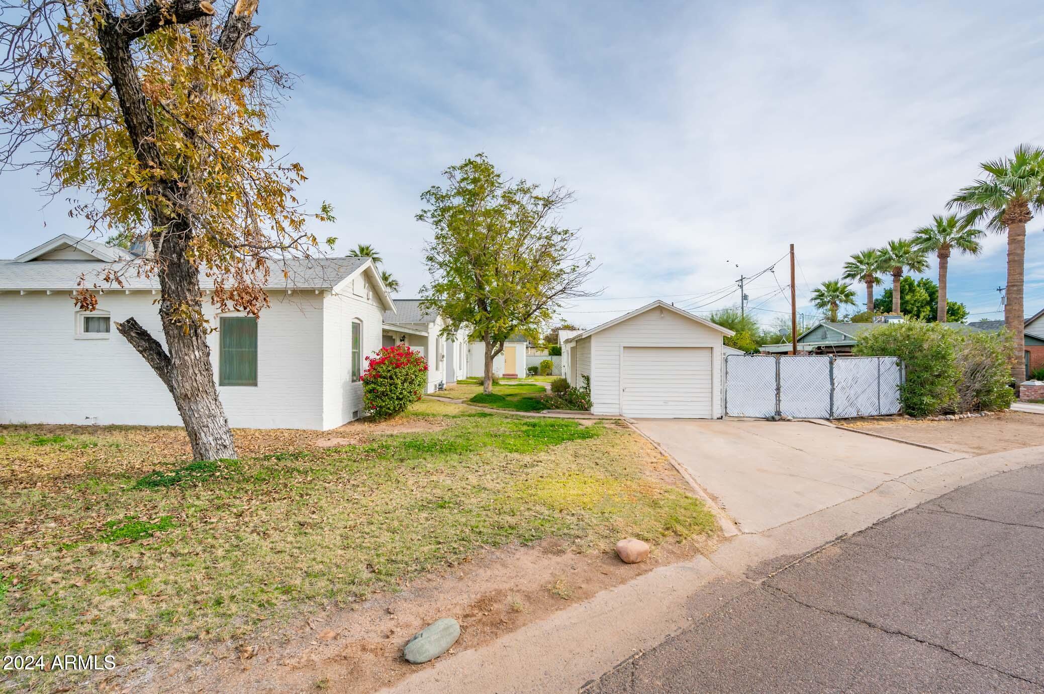 121 W Glenrosa Avenue