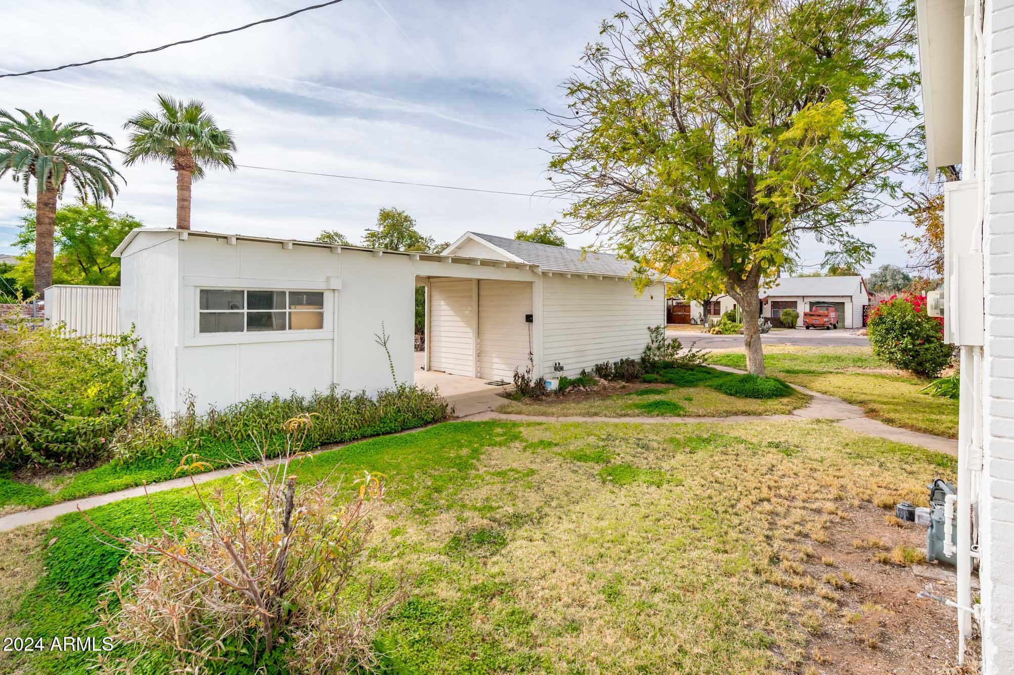 121 W Glenrosa Avenue