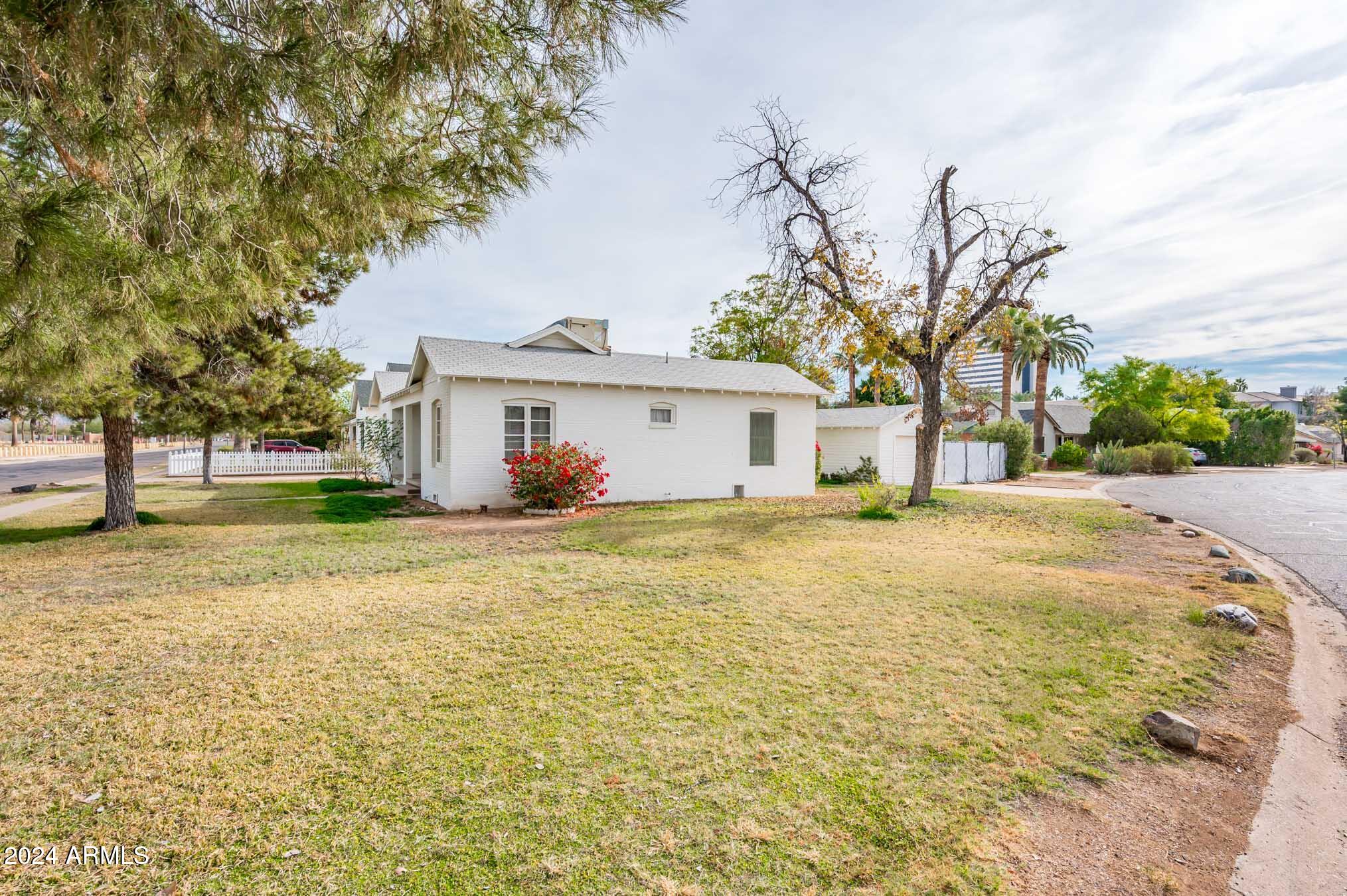 121 W Glenrosa Avenue