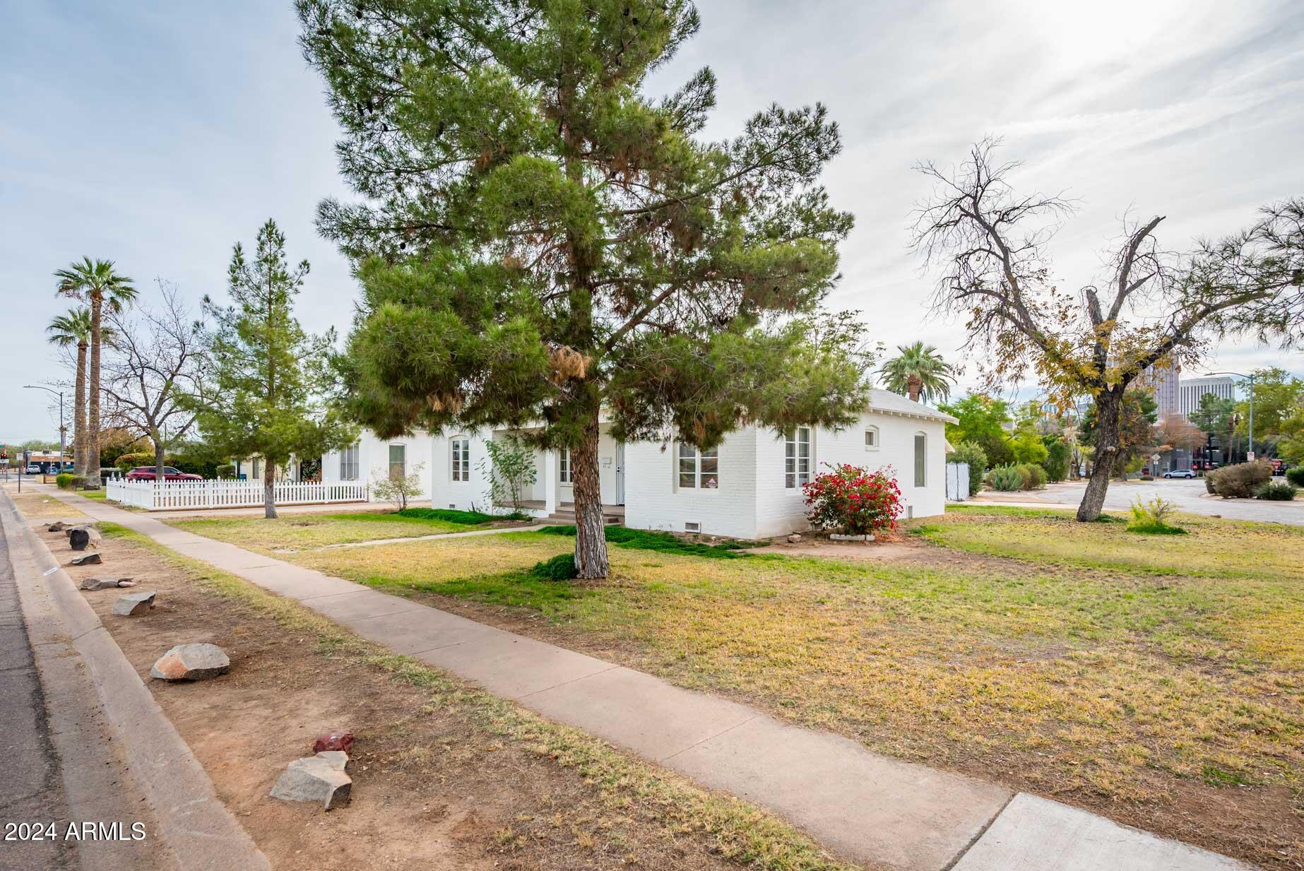 121 W Glenrosa Avenue