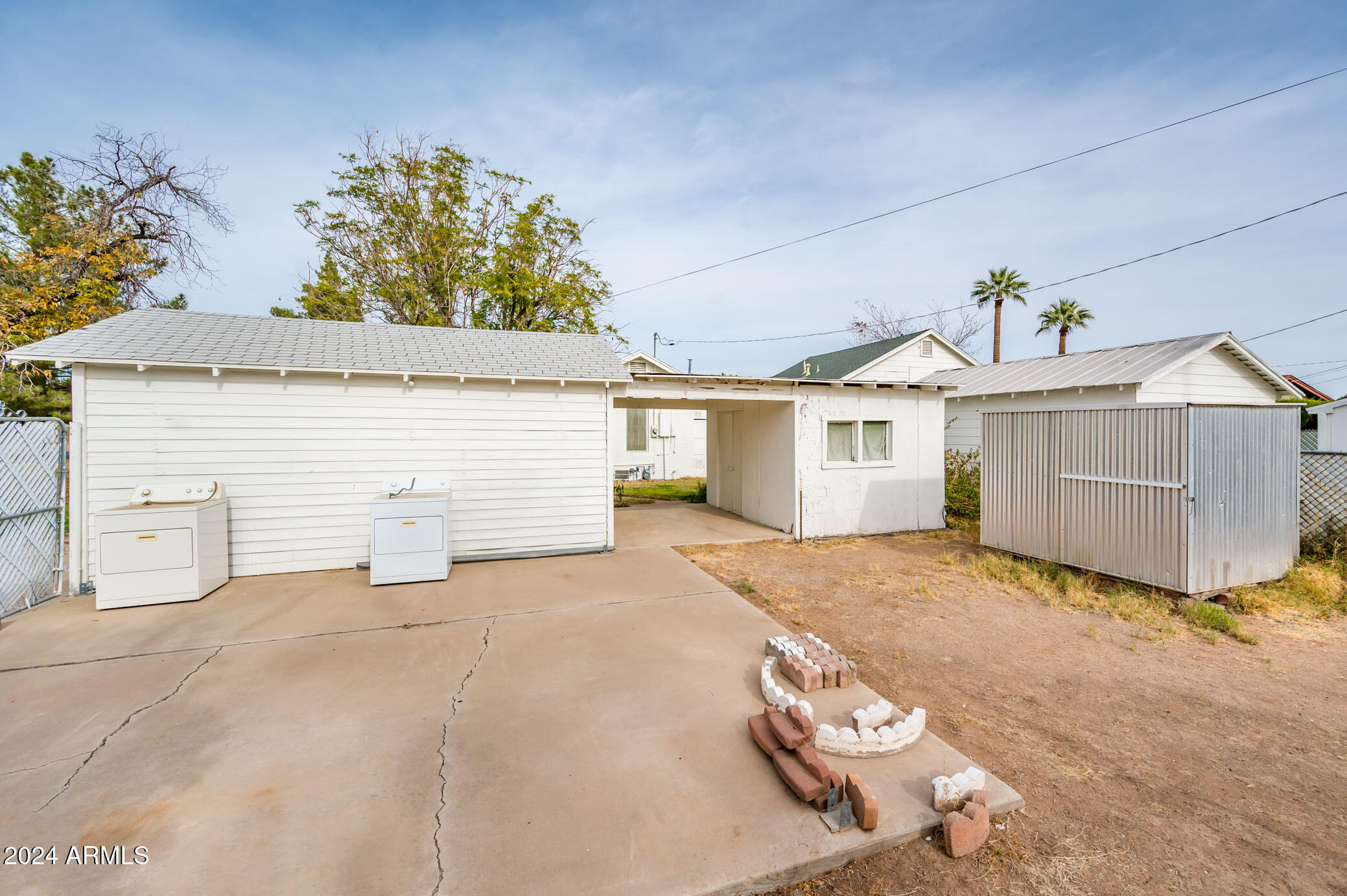 121 W Glenrosa Avenue