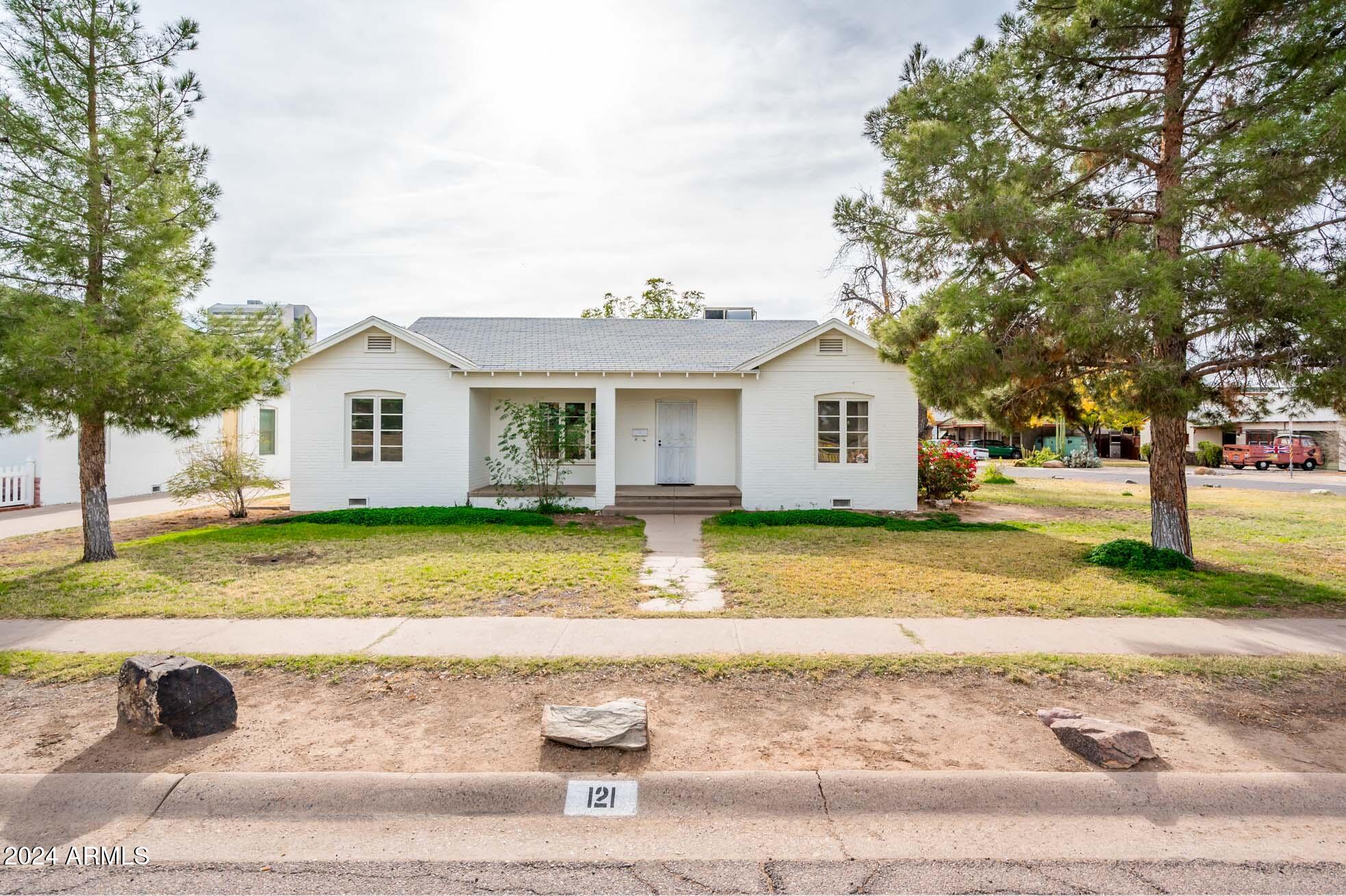 121 W Glenrosa Avenue