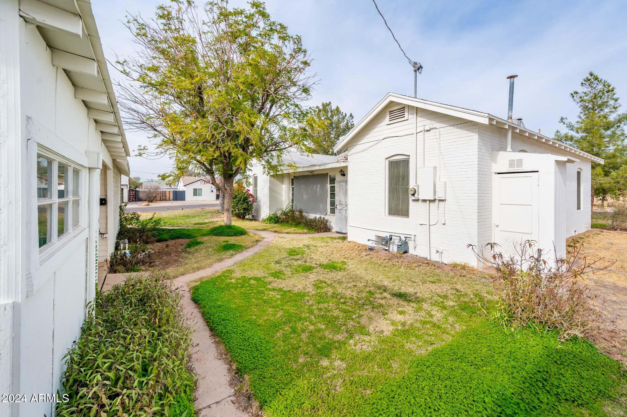 121 W Glenrosa Avenue