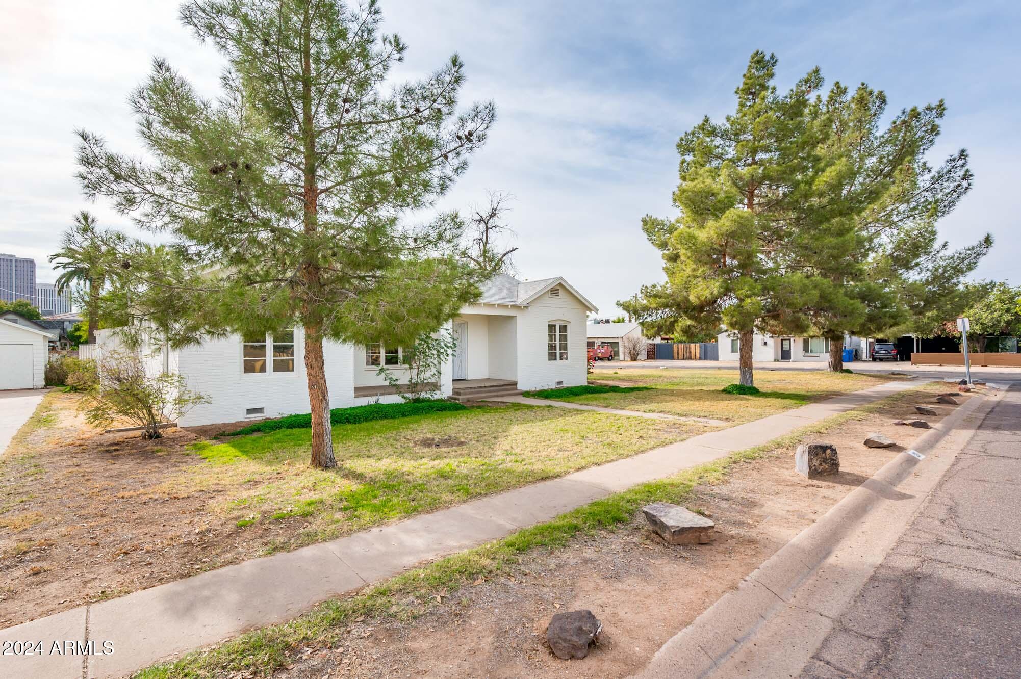 121 W Glenrosa Avenue