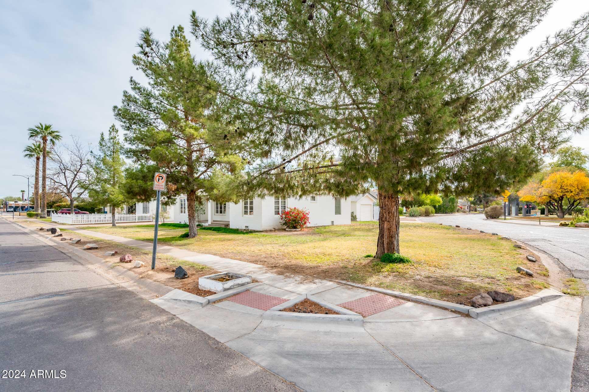 121 W Glenrosa Avenue