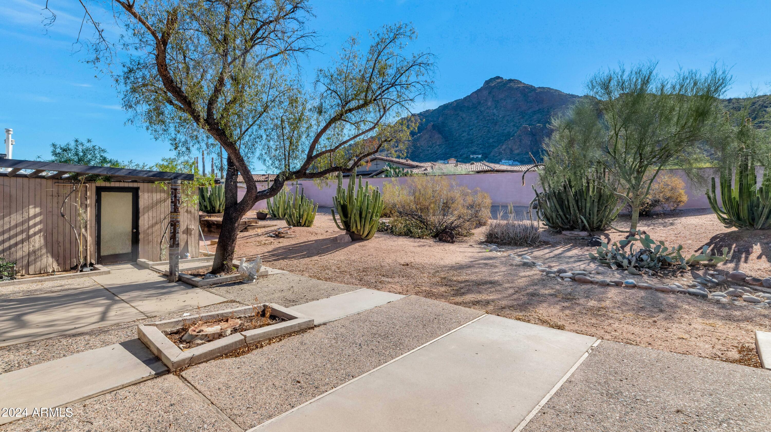 6105 N CAMELBACK MANOR Drive 16