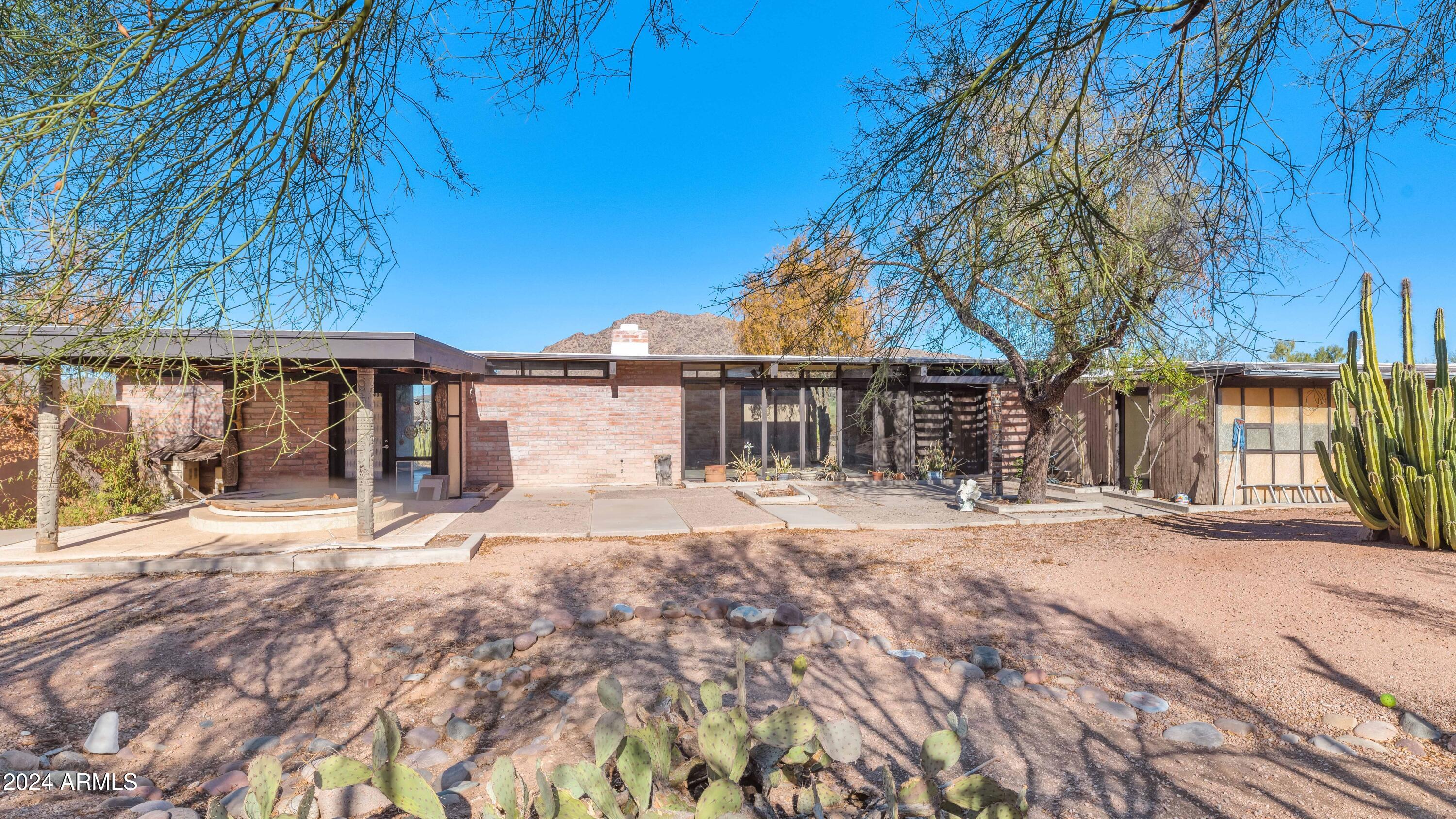 6105 N CAMELBACK MANOR Drive 16