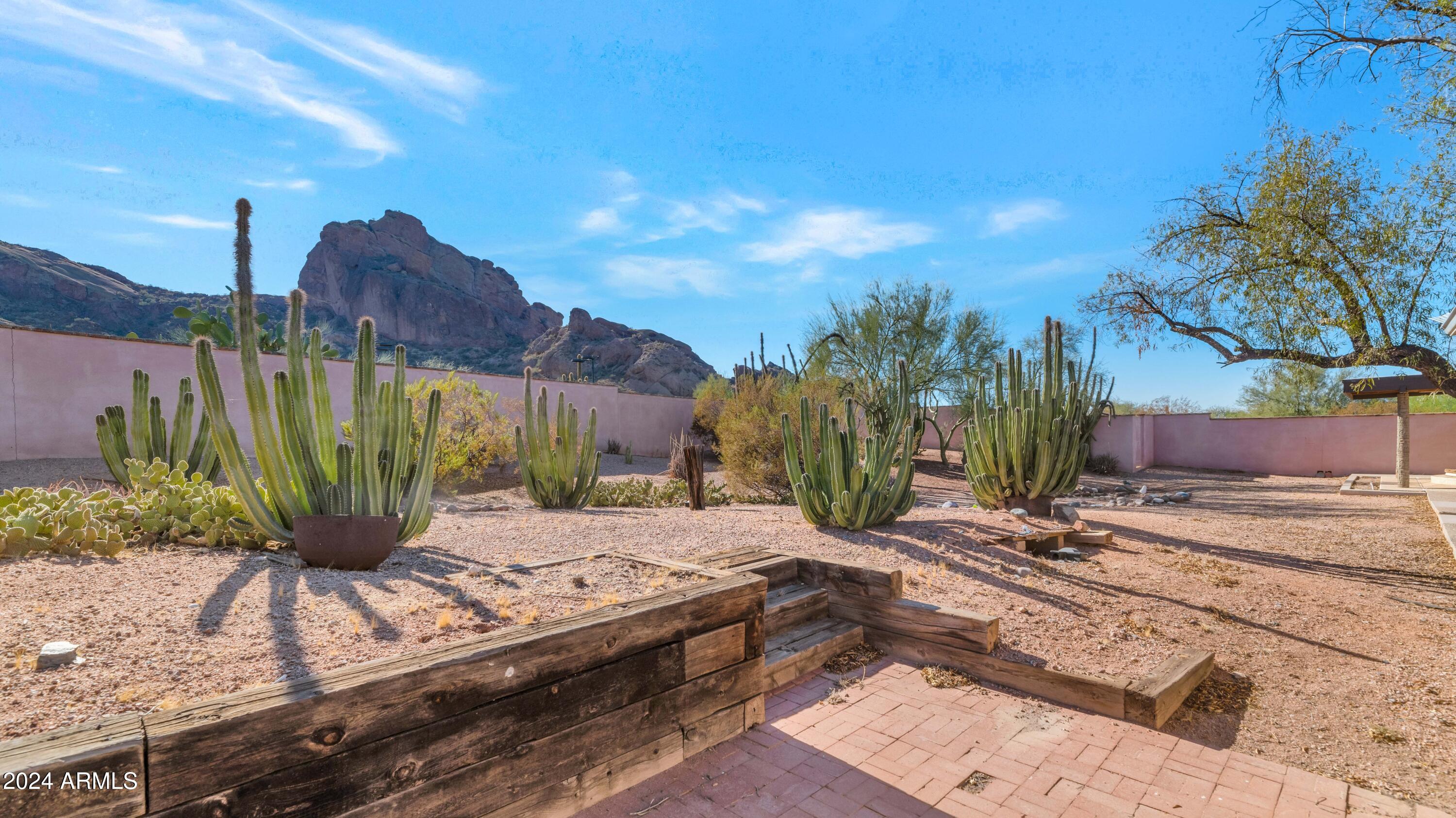 6105 N CAMELBACK MANOR Drive 16