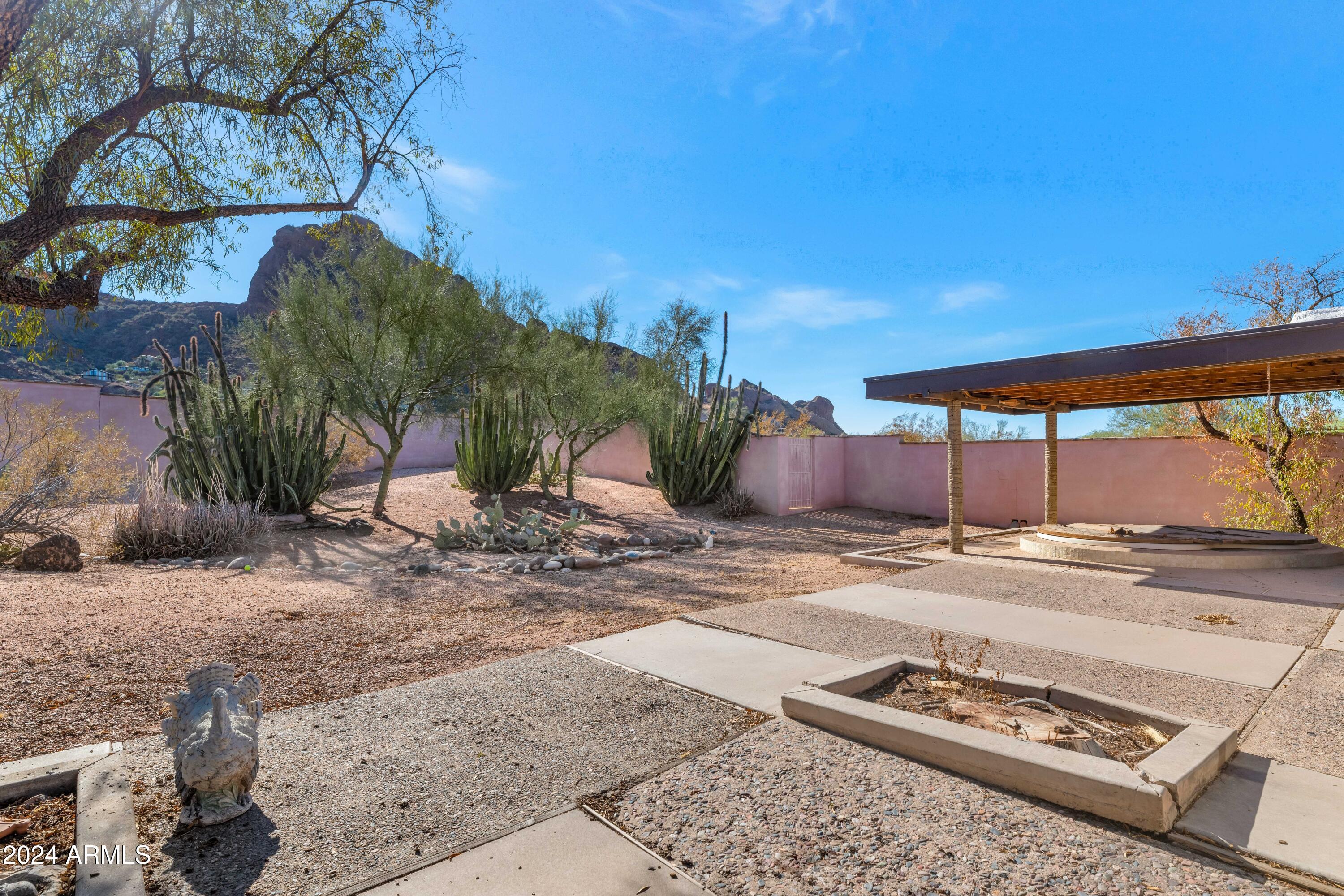 6105 N CAMELBACK MANOR Drive 16