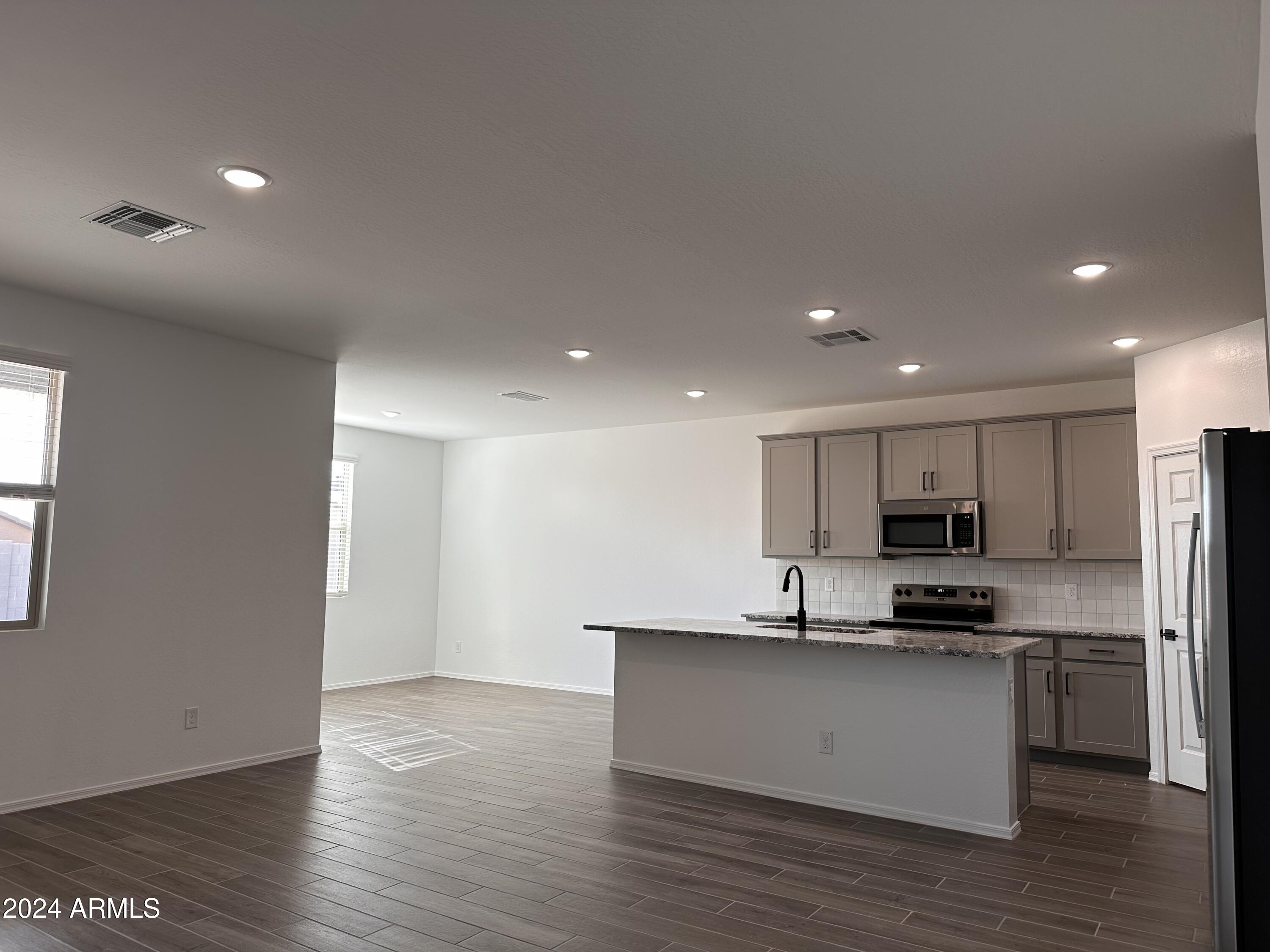 24131 W SUNLAND Avenue