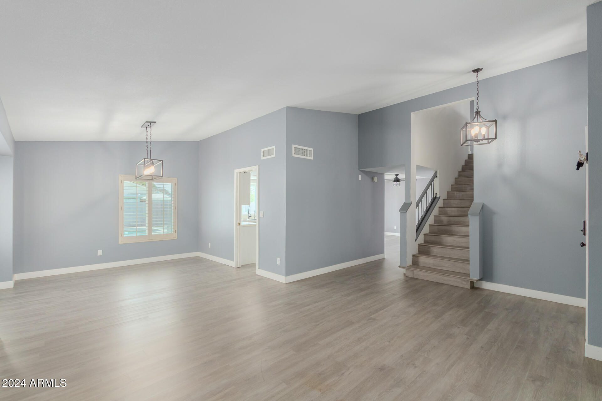 609 W GRANDVIEW Road
