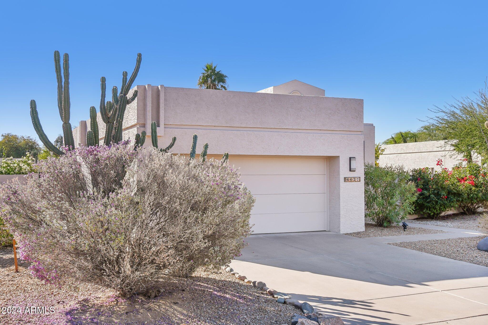 6627 E KELTON Lane