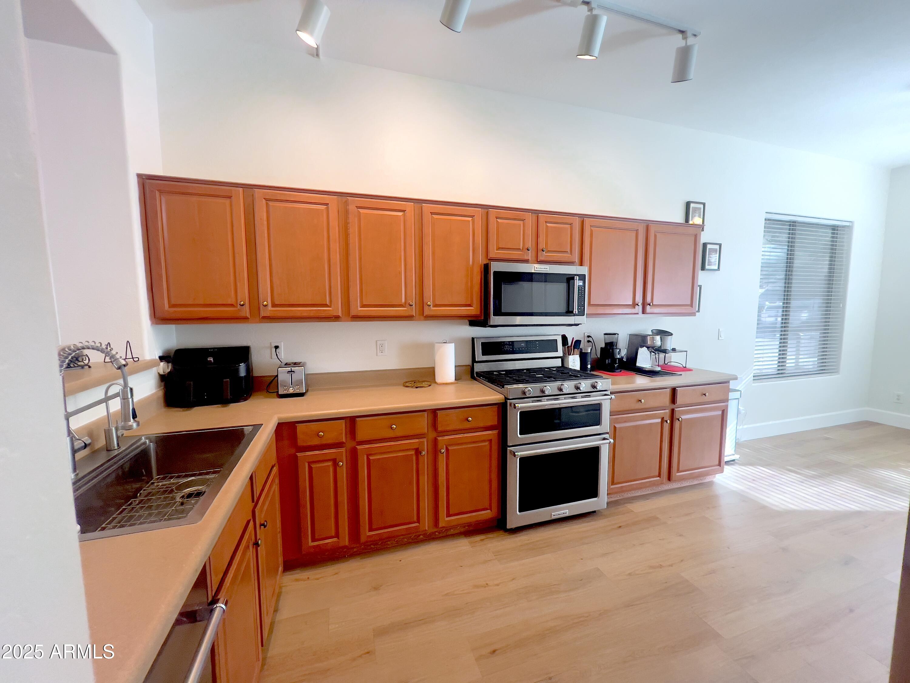 1412 W MARLIN Drive