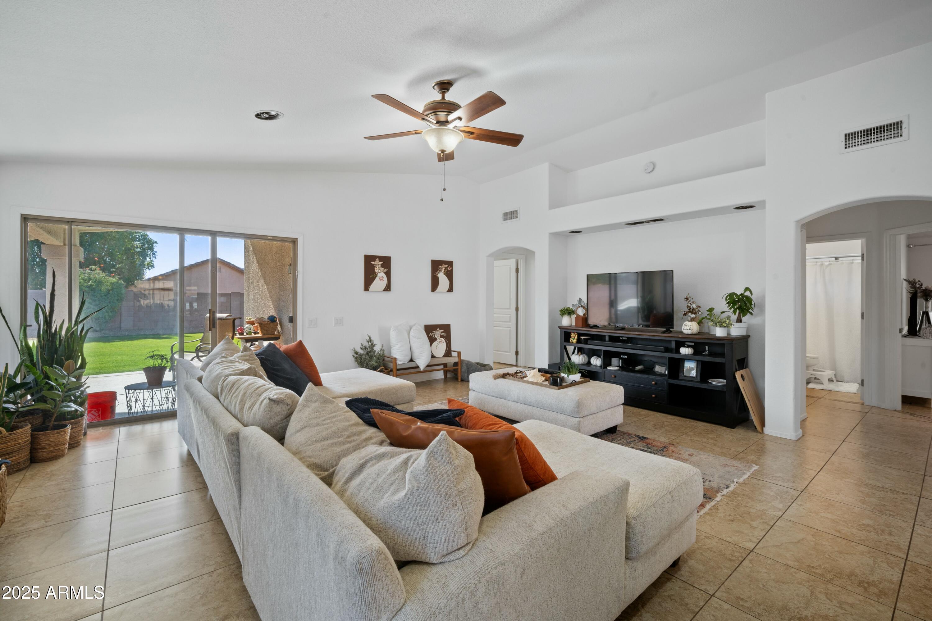 2519 E KNUDSEN Drive