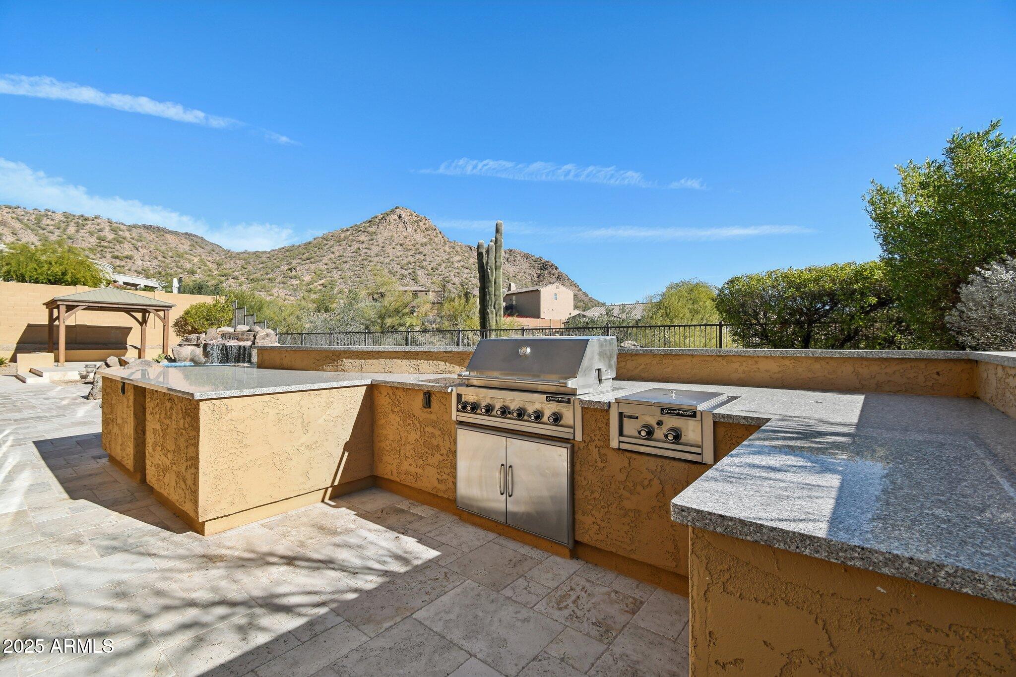 2507 W Vía Savelli