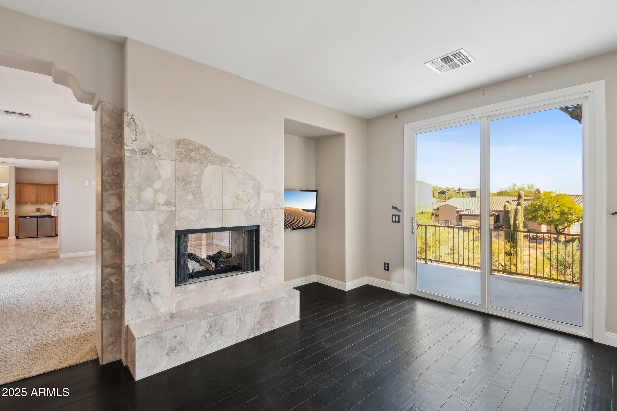 2507 W Vía Savelli