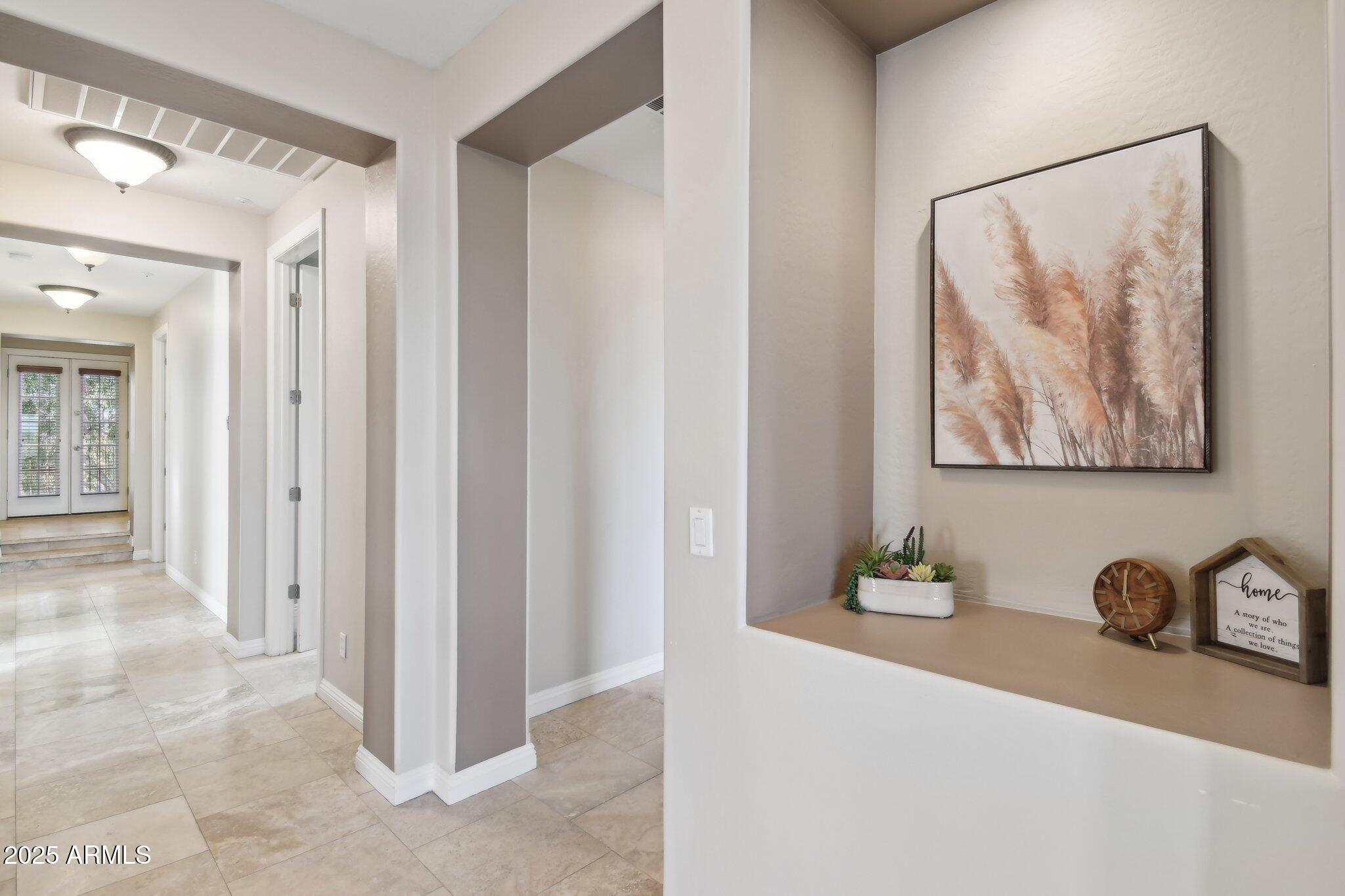 2507 W Vía Savelli