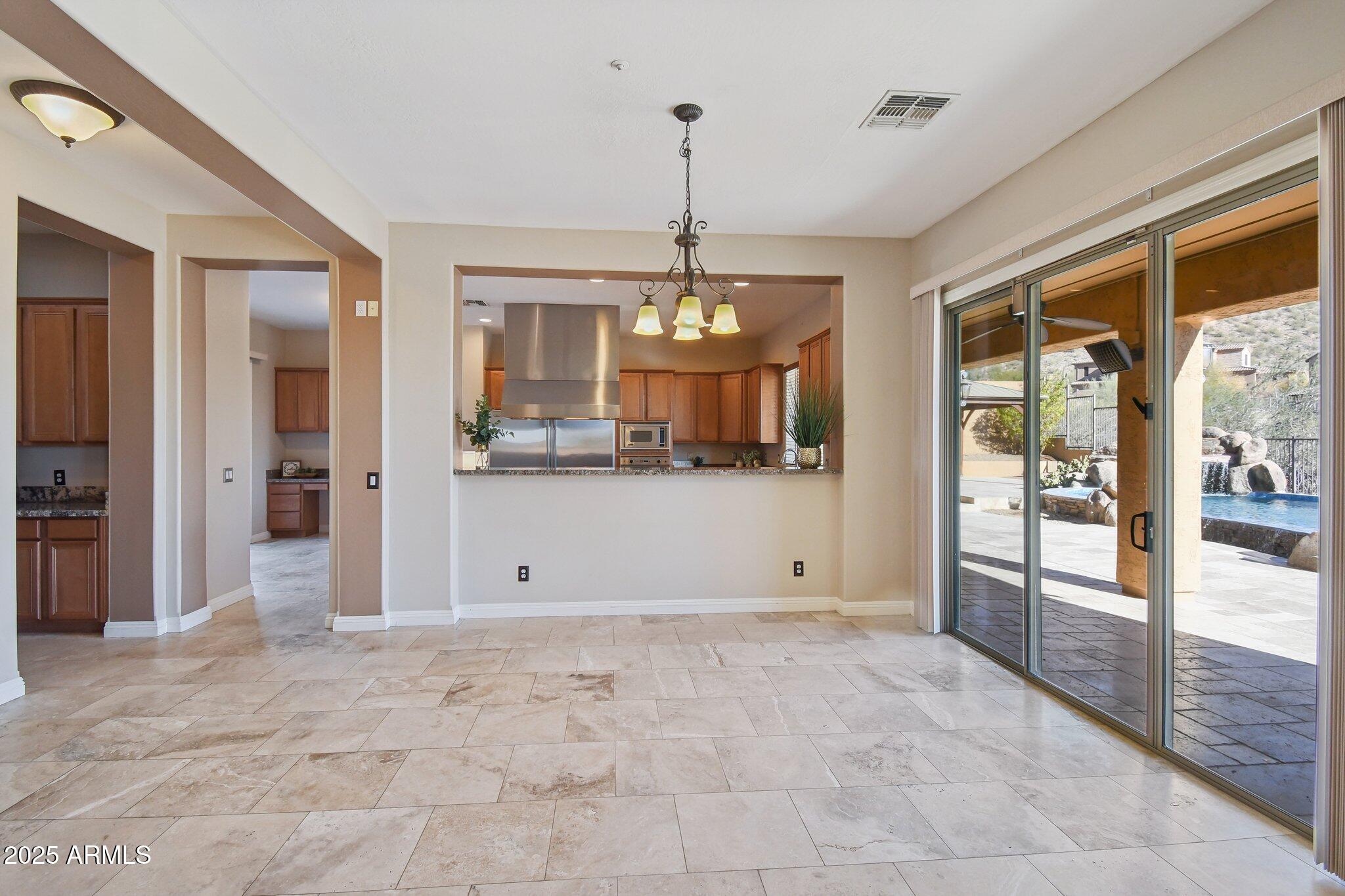 2507 W Vía Savelli