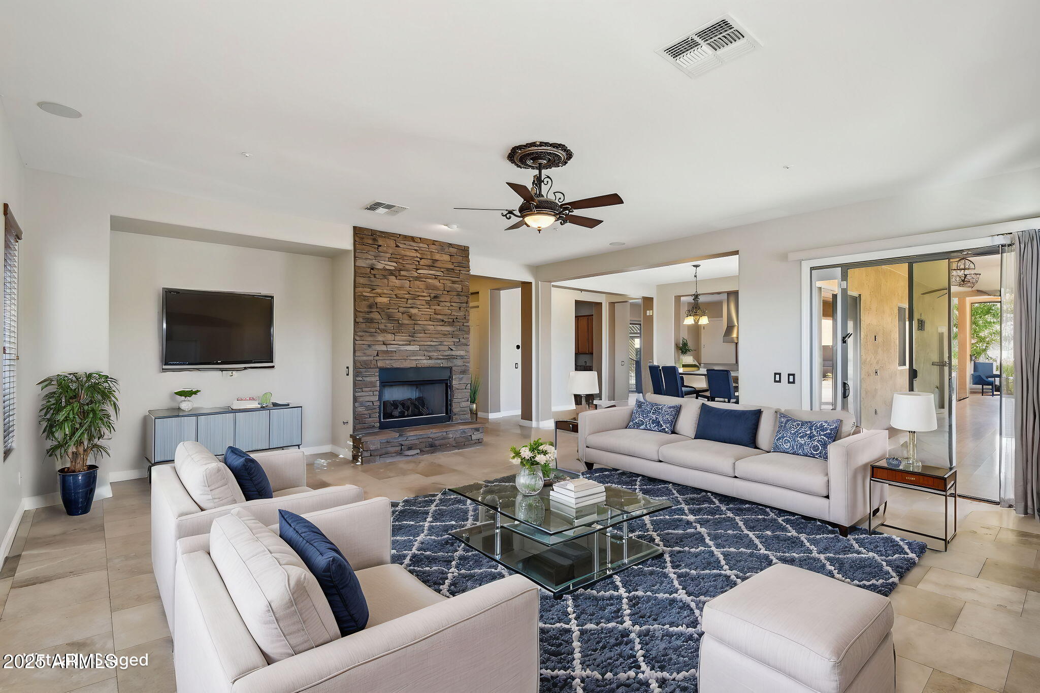 2507 W Vía Savelli