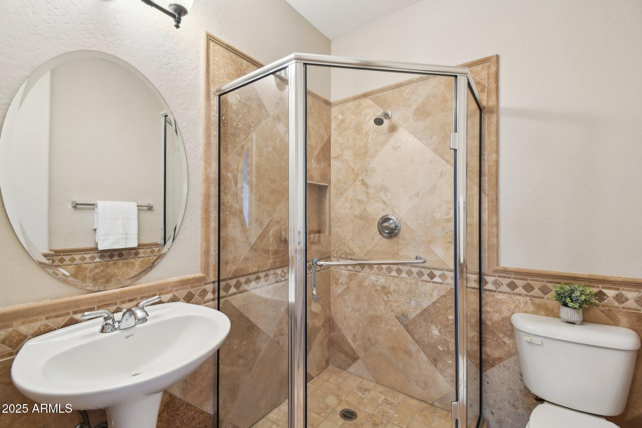 2507 W Vía Savelli