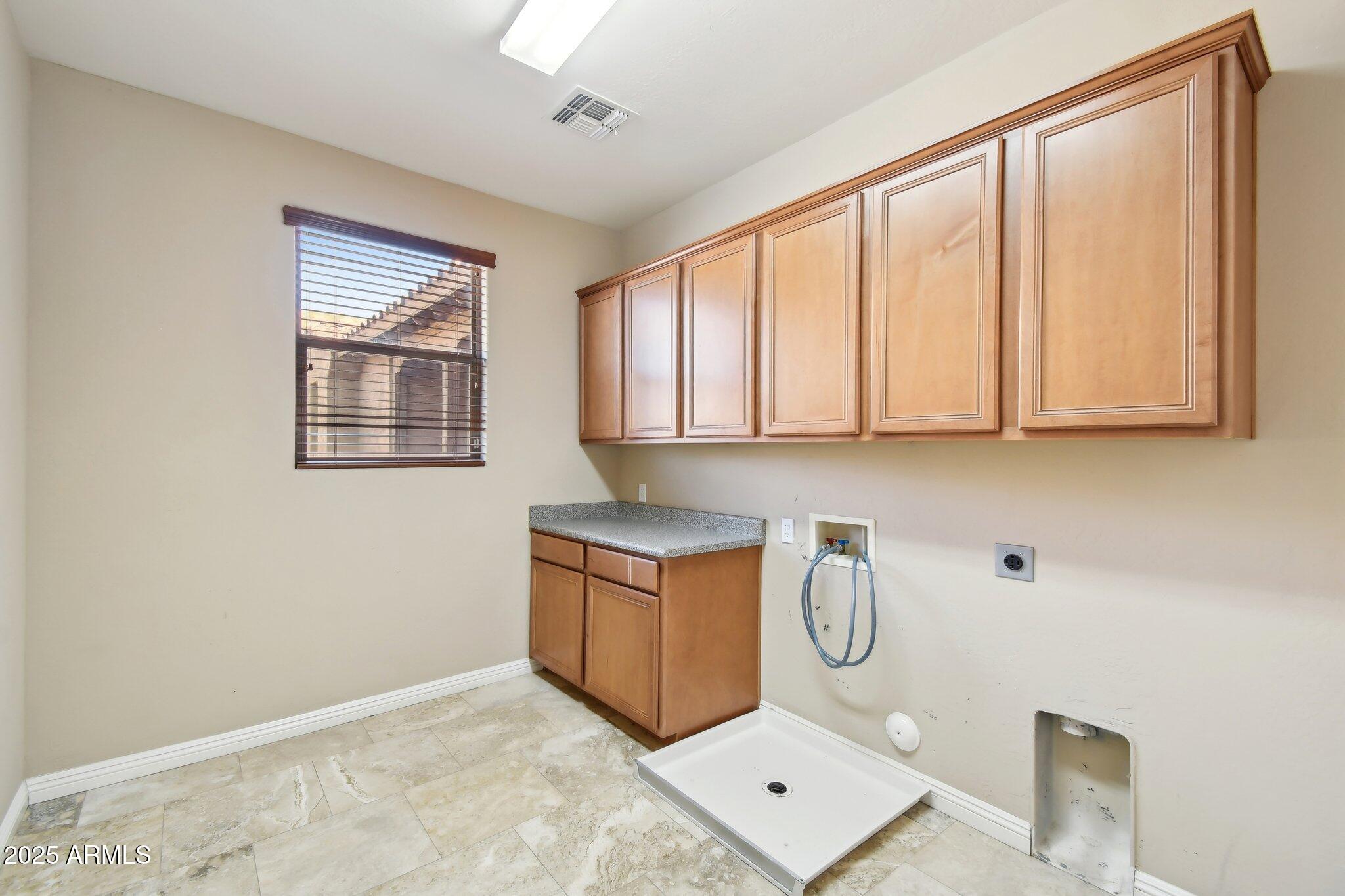 2507 W Vía Savelli