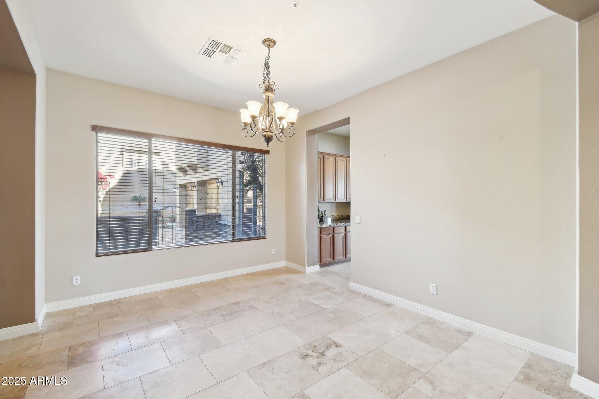 2507 W Vía Savelli
