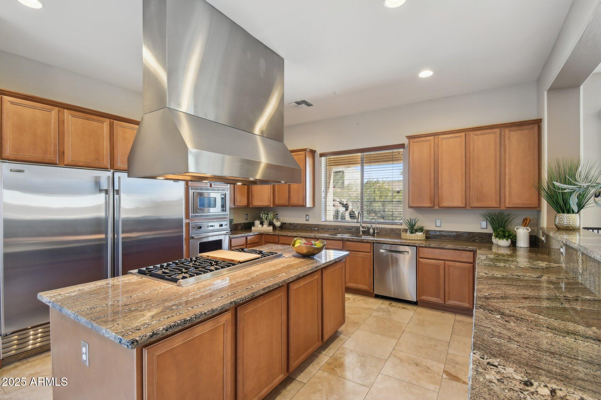 2507 W Vía Savelli