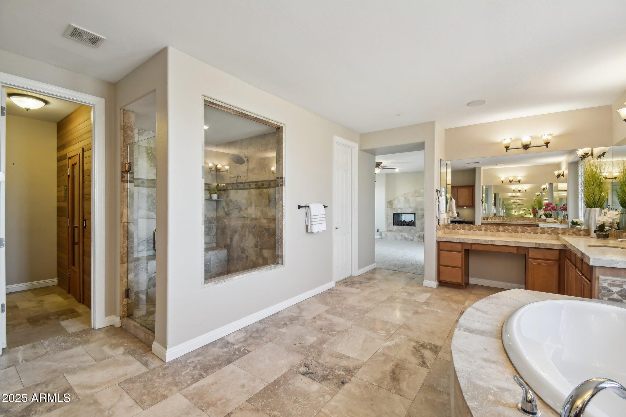 2507 W Vía Savelli