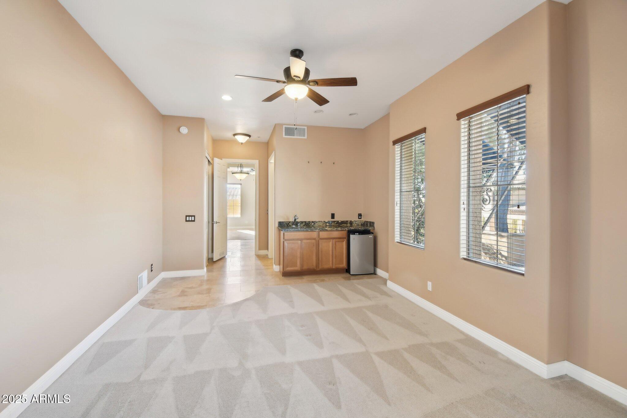 2507 W Vía Savelli