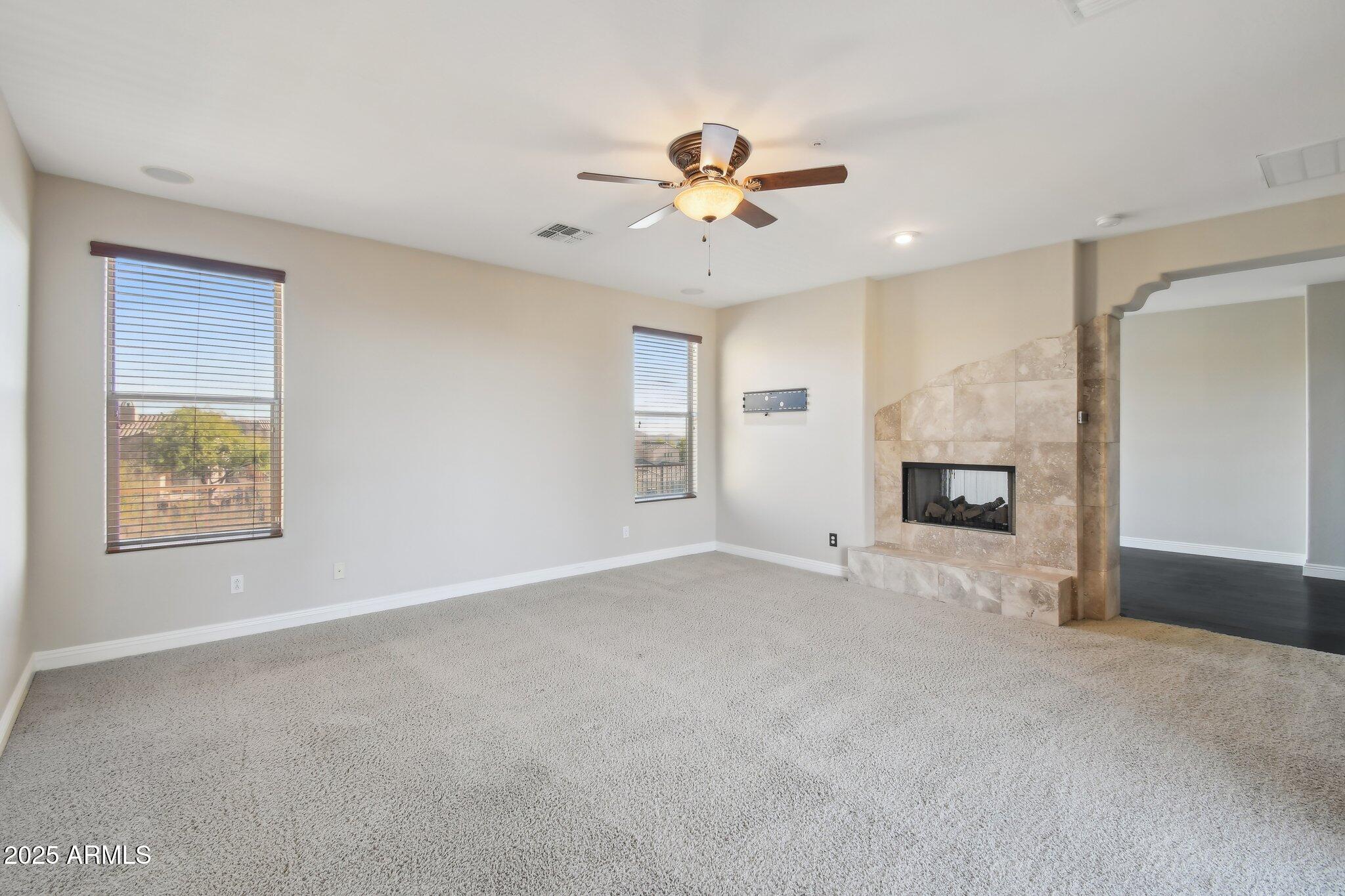 2507 W Vía Savelli