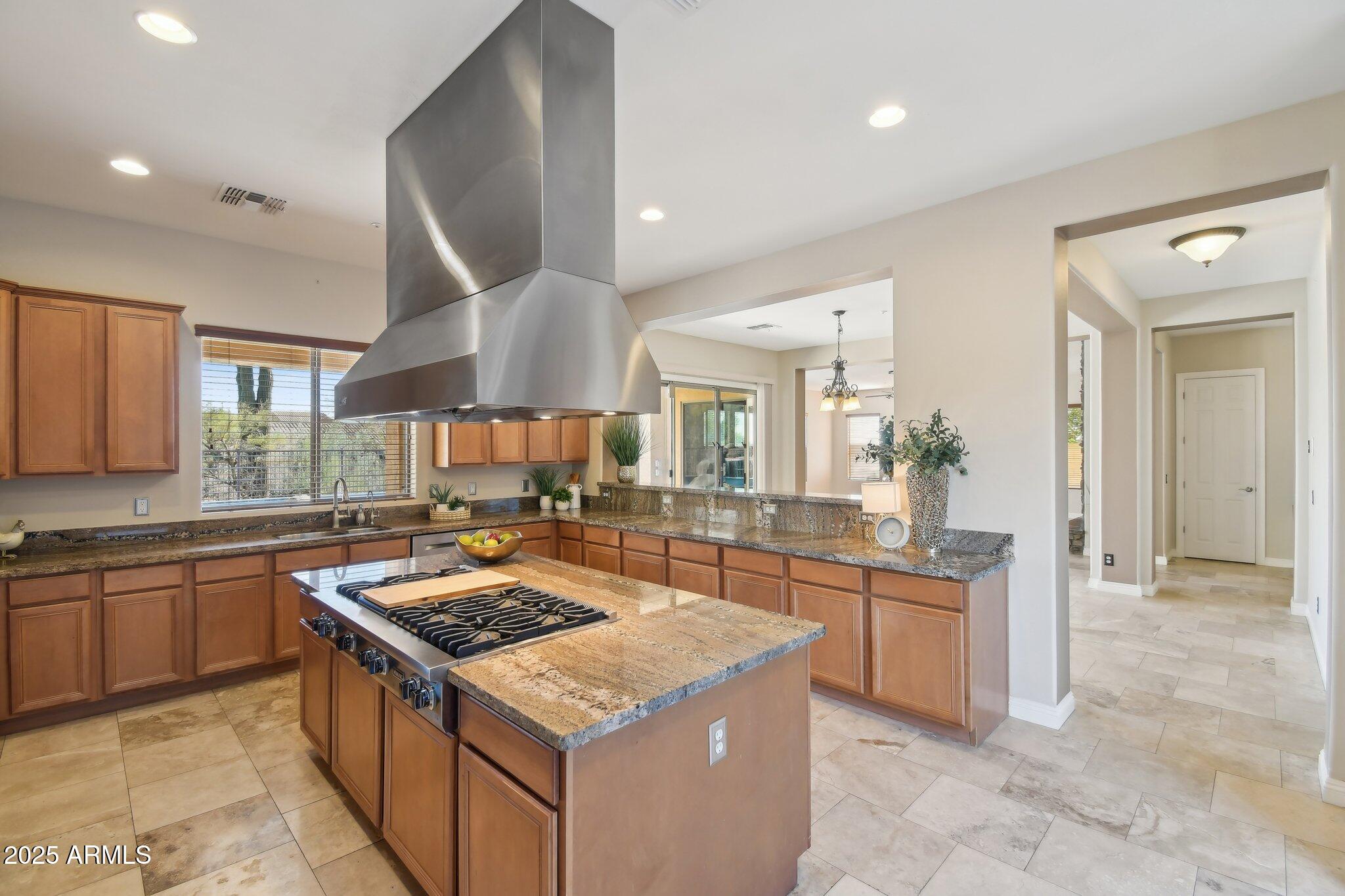 2507 W Vía Savelli