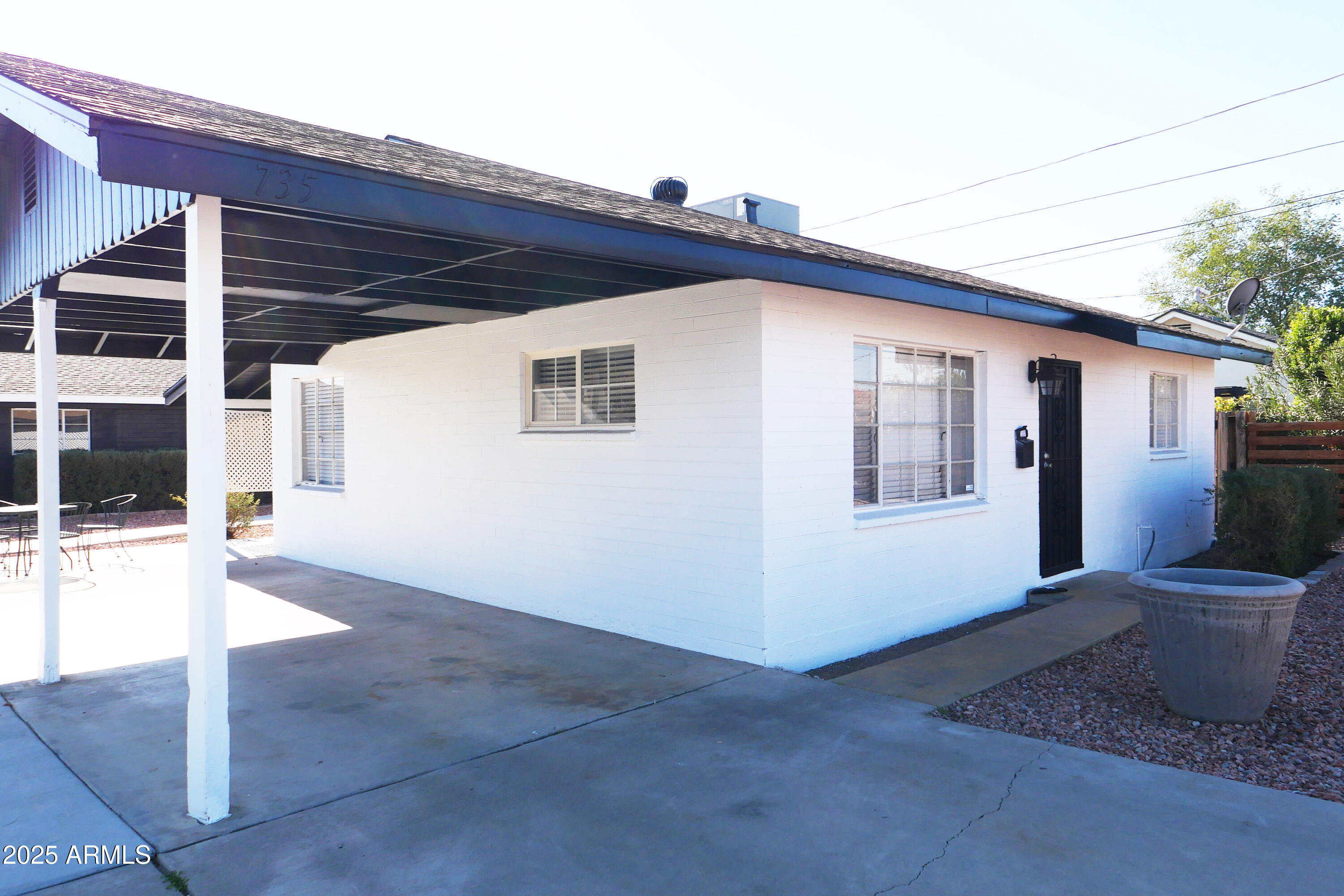 735 W COOLIDGE Street
