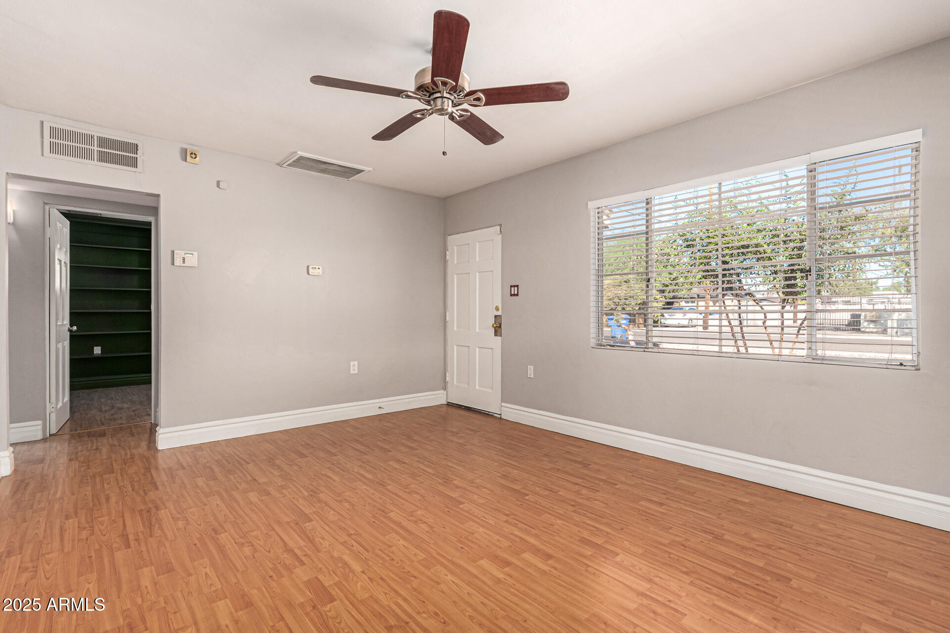 735 W COOLIDGE Street