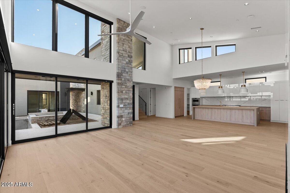 18576 N 92nd Place