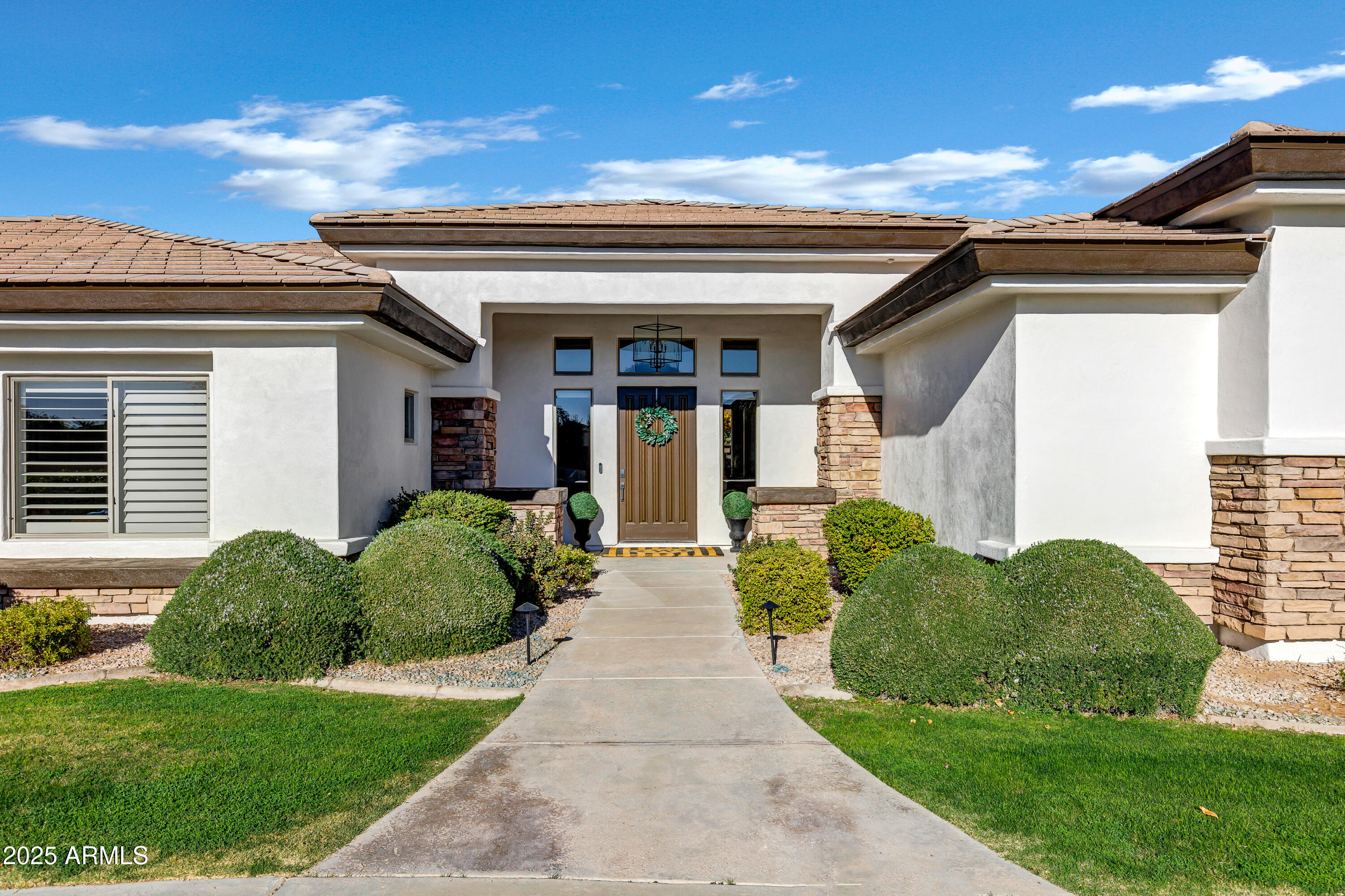 2536 E WOOD Place