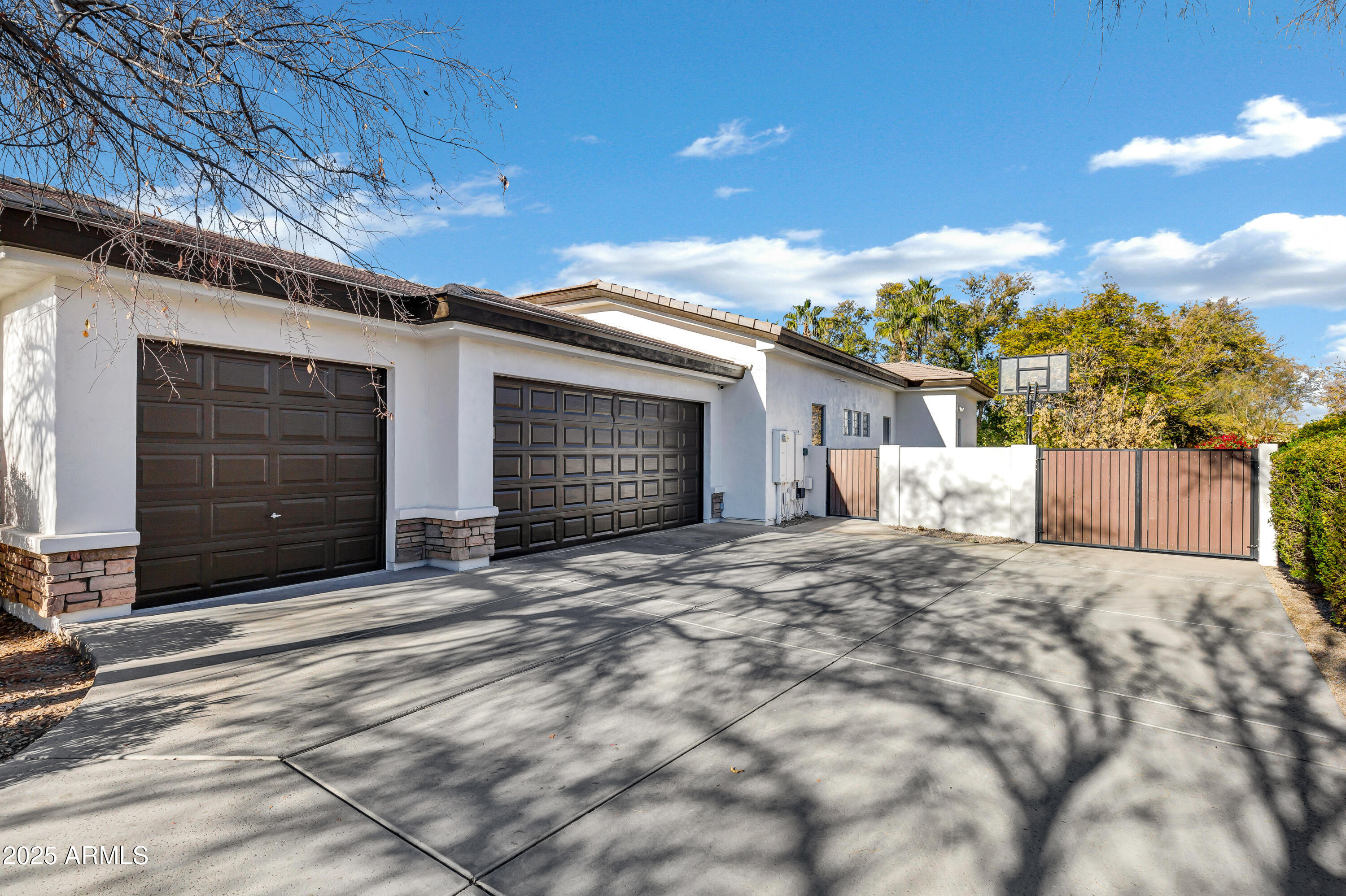 2536 E WOOD Place