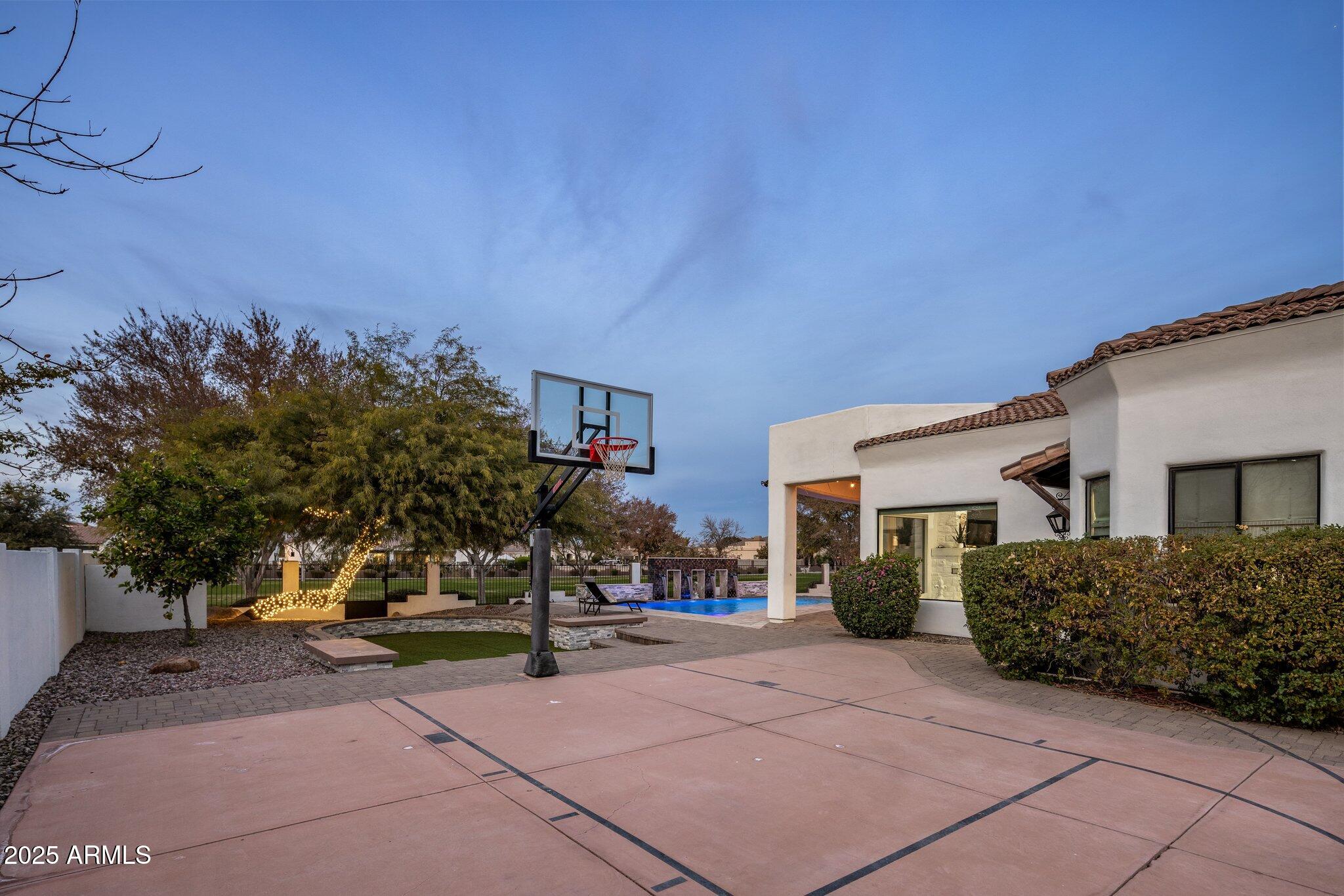 3038 E Waterman Way