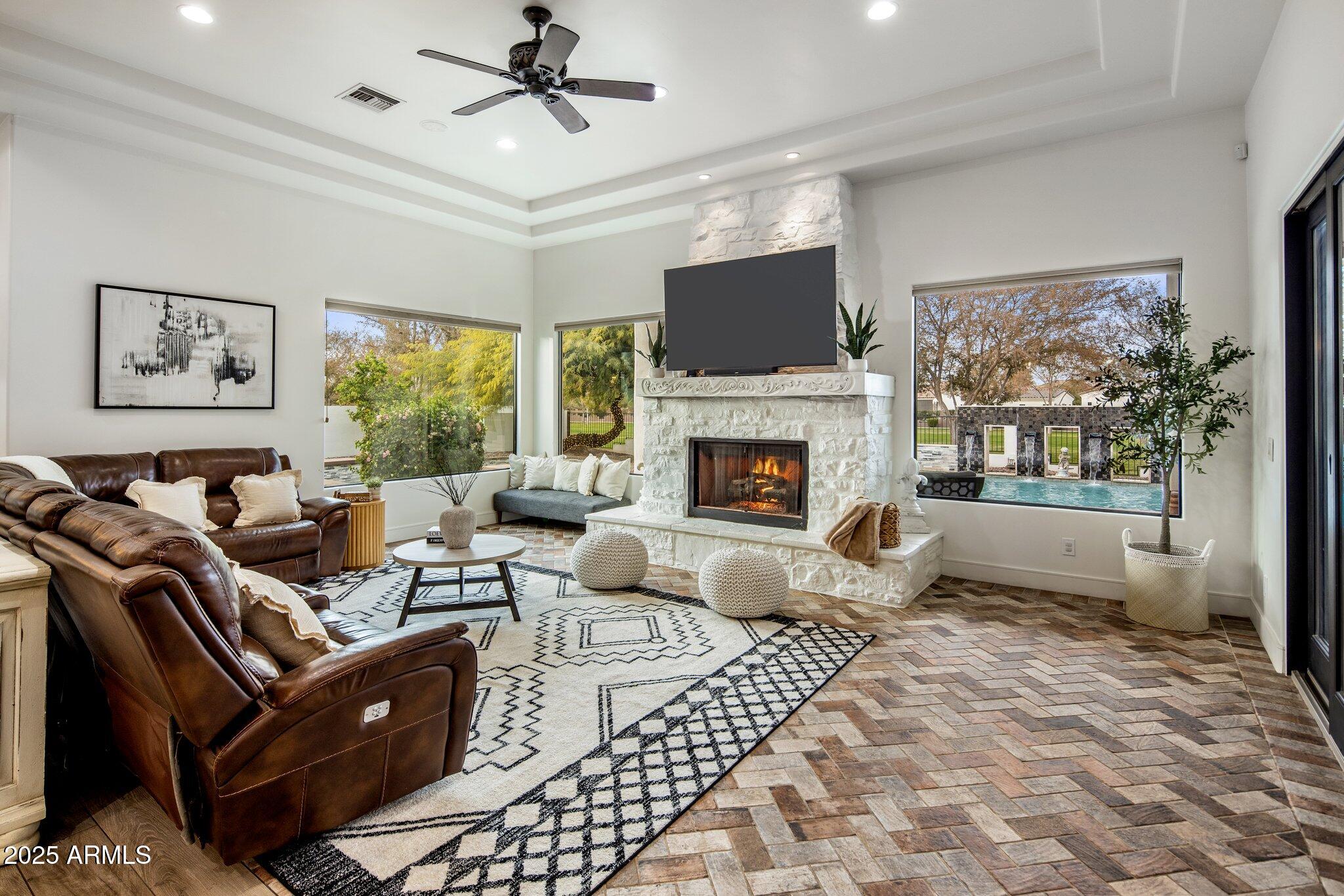 3038 E Waterman Way