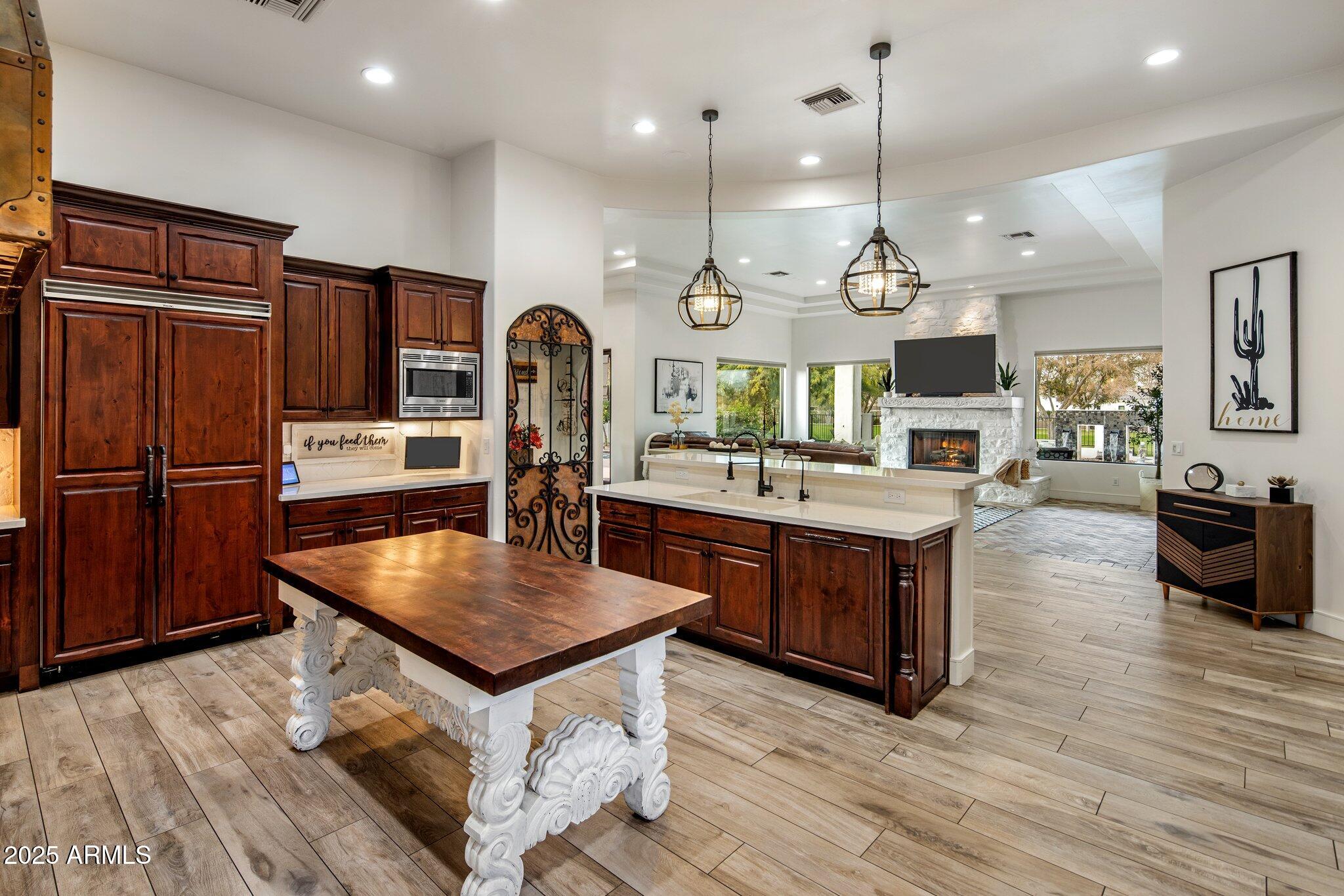 3038 E Waterman Way