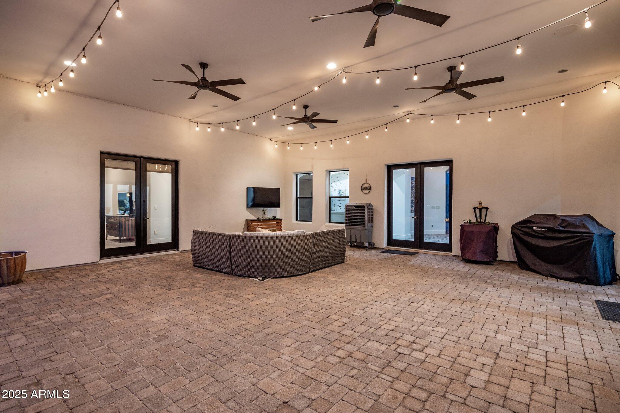 3038 E Waterman Way
