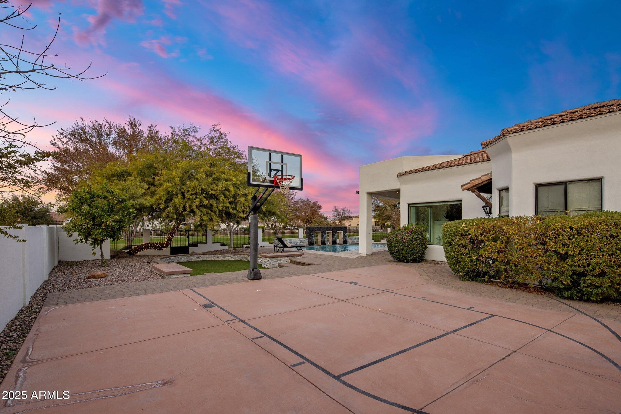 3038 E Waterman Way