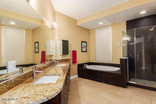 945 E PLAYA DEL NORTE Drive, 5013