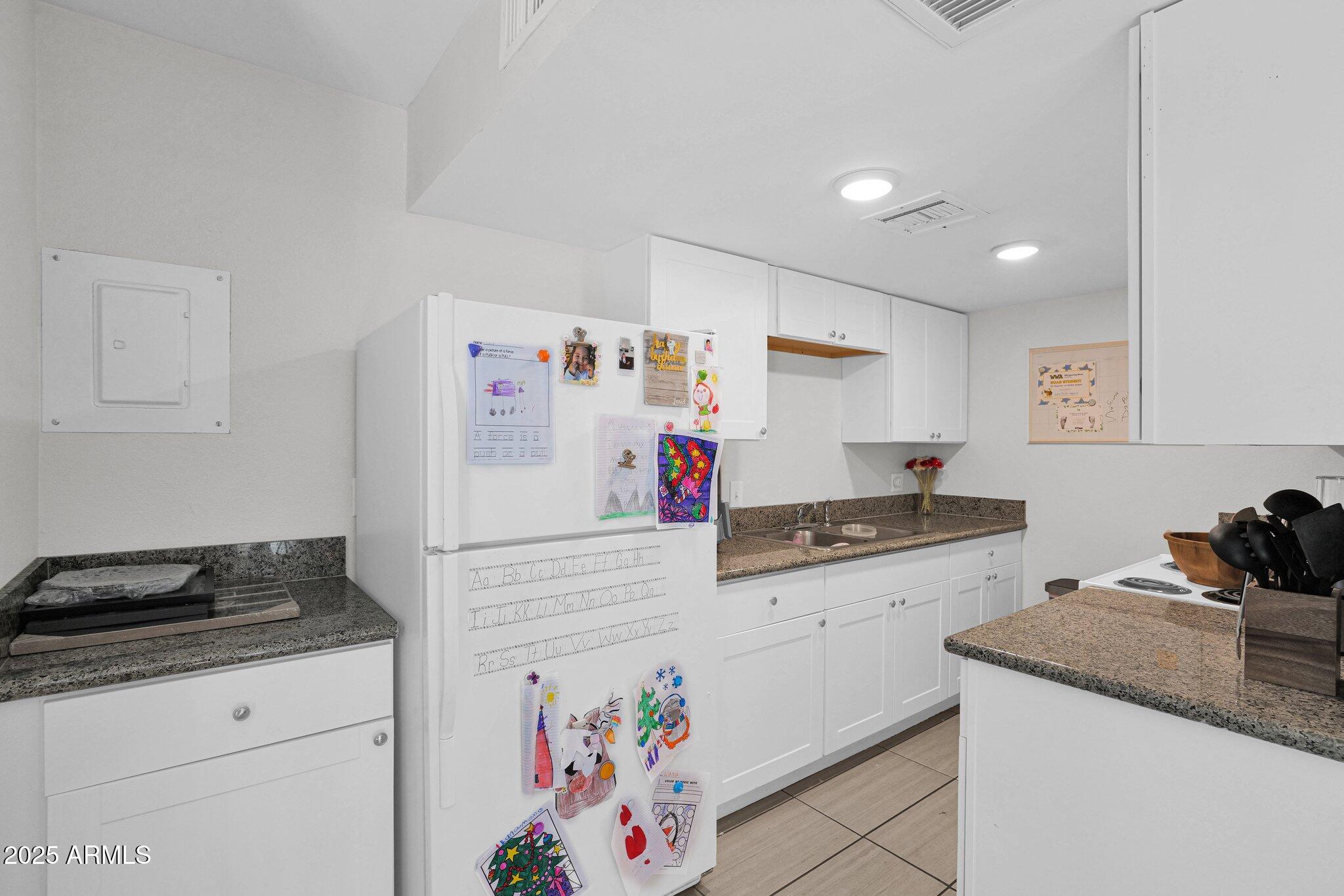 1404 E MOUNTAIN VIEW Road
