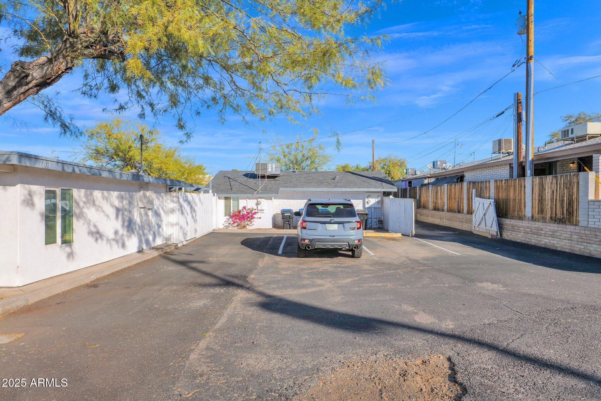 1404 E MOUNTAIN VIEW Road